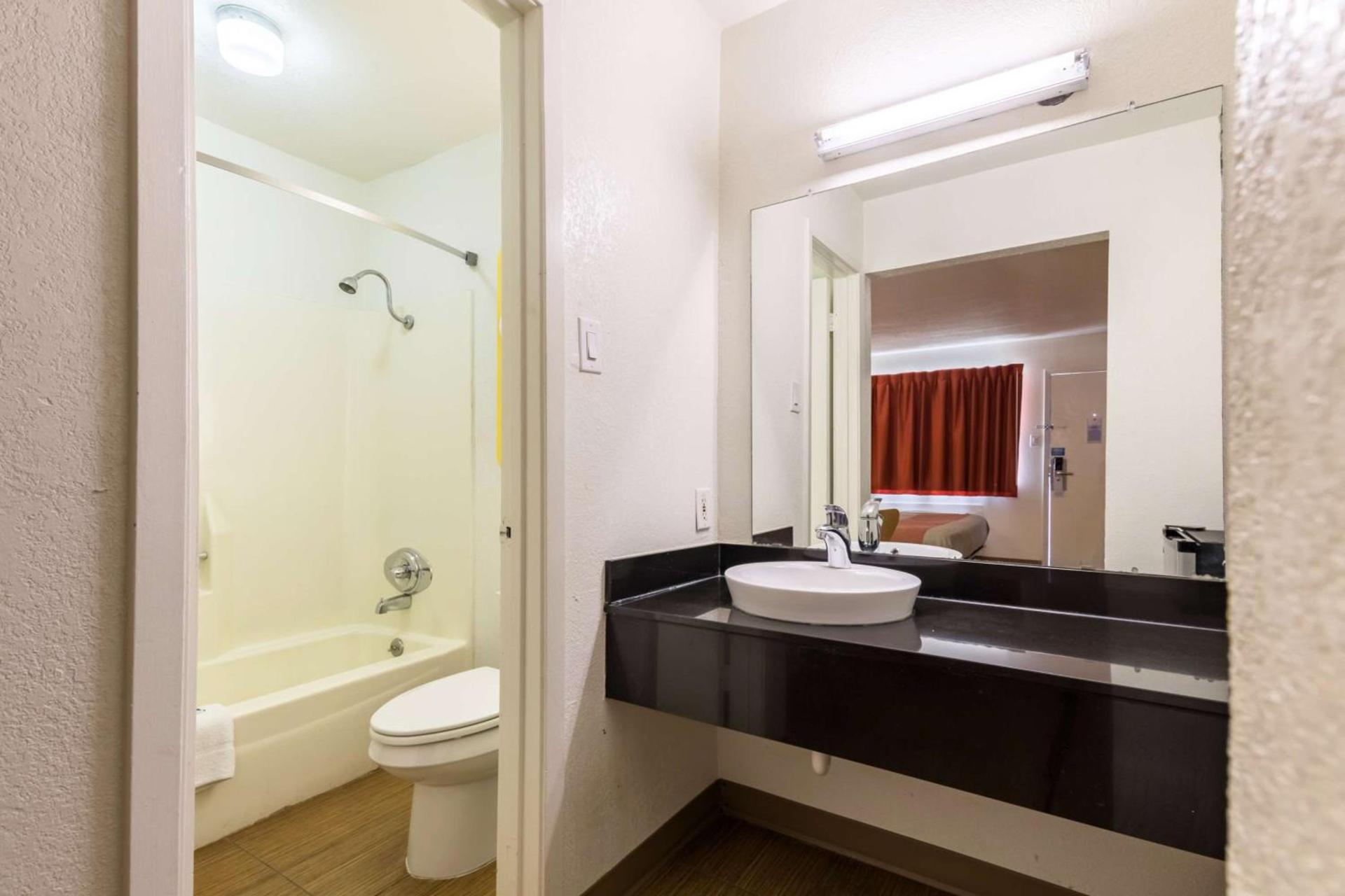 Motel 6-Stephenville, TX photo 16