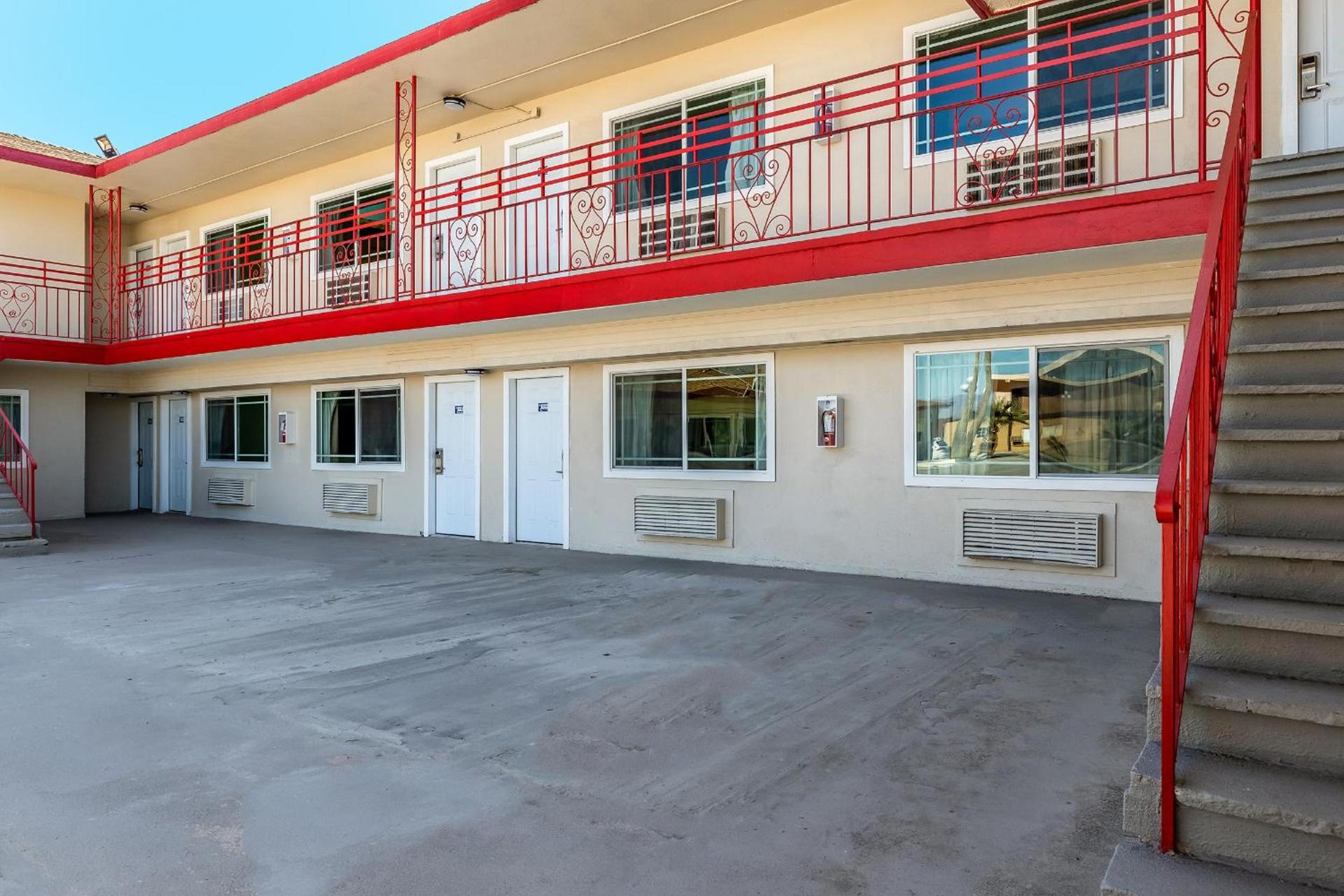 Econo Lodge Needles photo 8