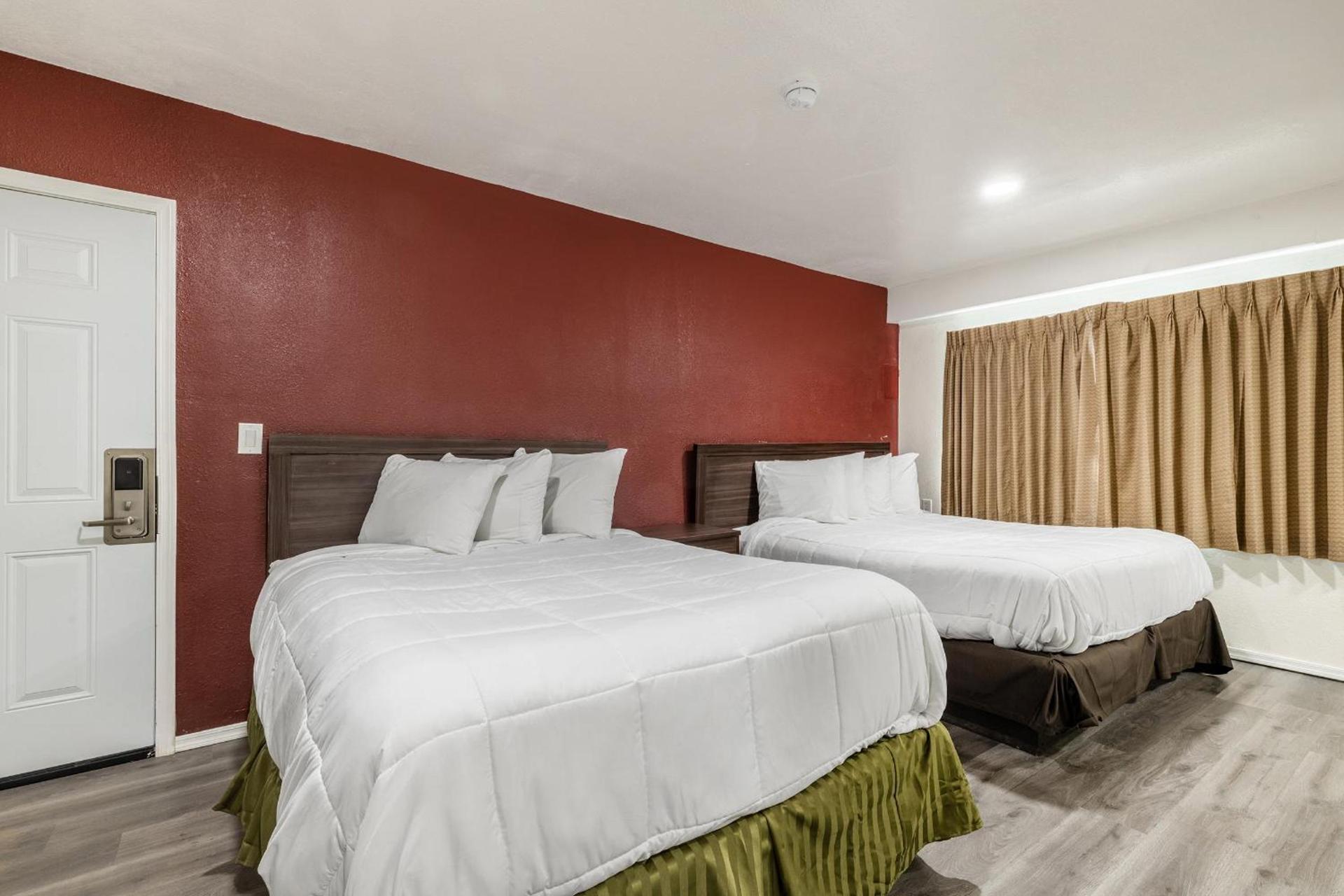 Econo Lodge Needles photo 9