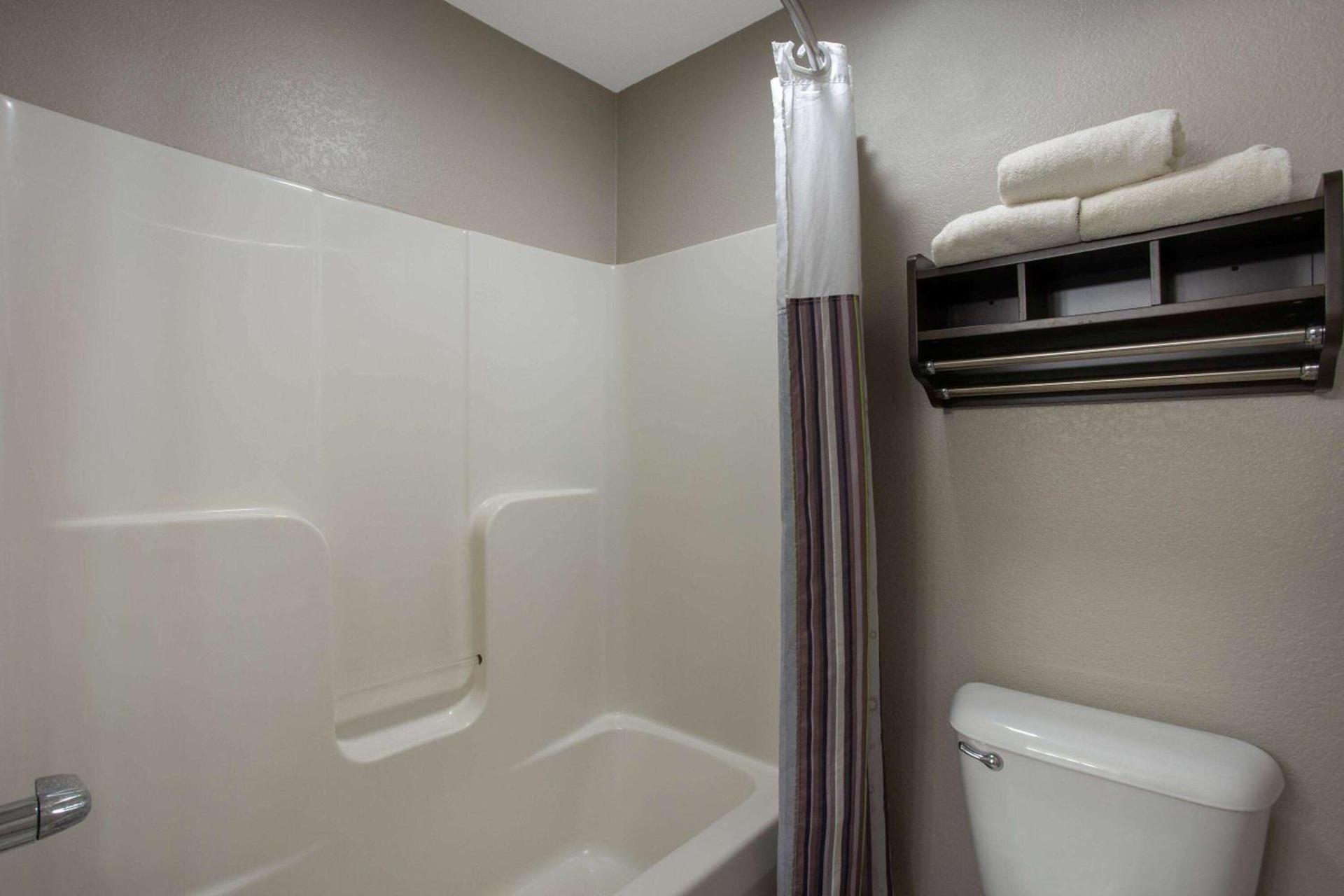 La Quinta Inn & Suites by Wyndham Peru Starved Rock St Park photo 24