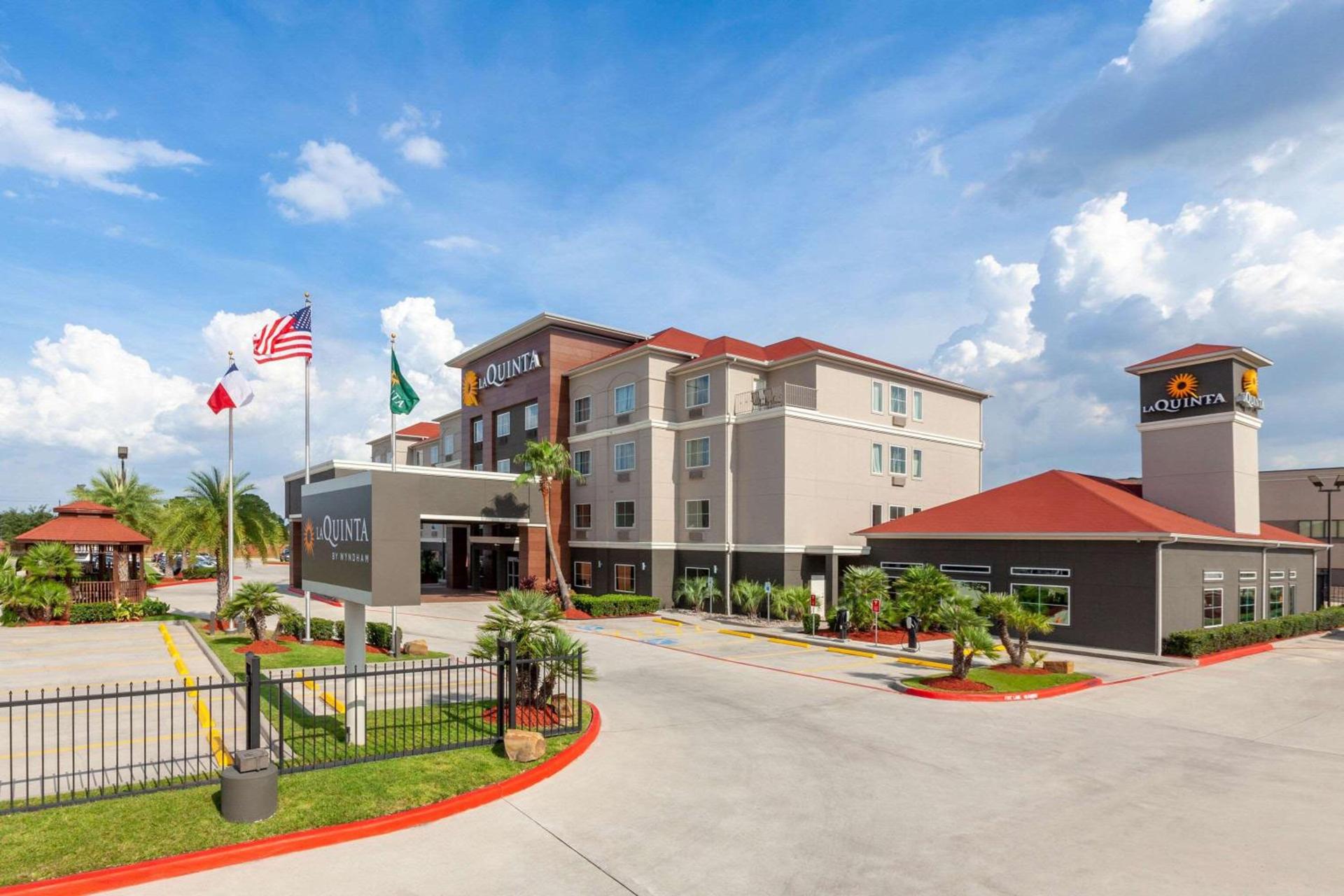 La Quinta by Wyndham Houston Channelview photo 3