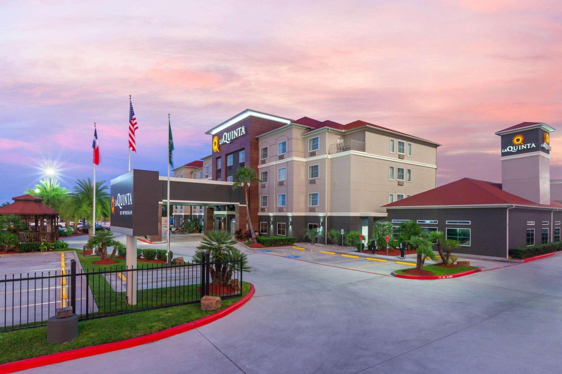 La Quinta by Wyndham Houston Channelview photo 6