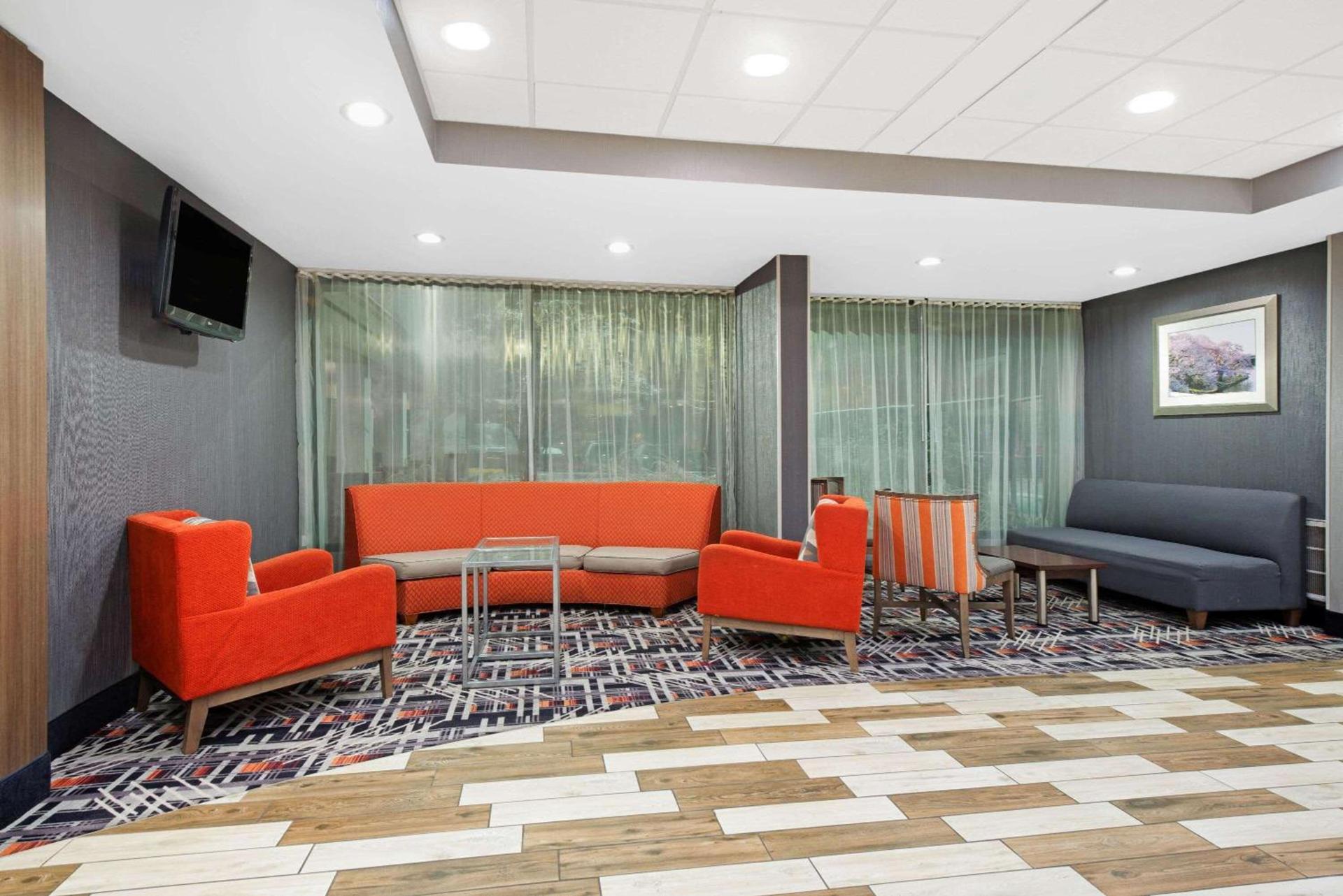 La Quinta Inn & Suites by Wyndham DC Metro Capital Beltway photo 85