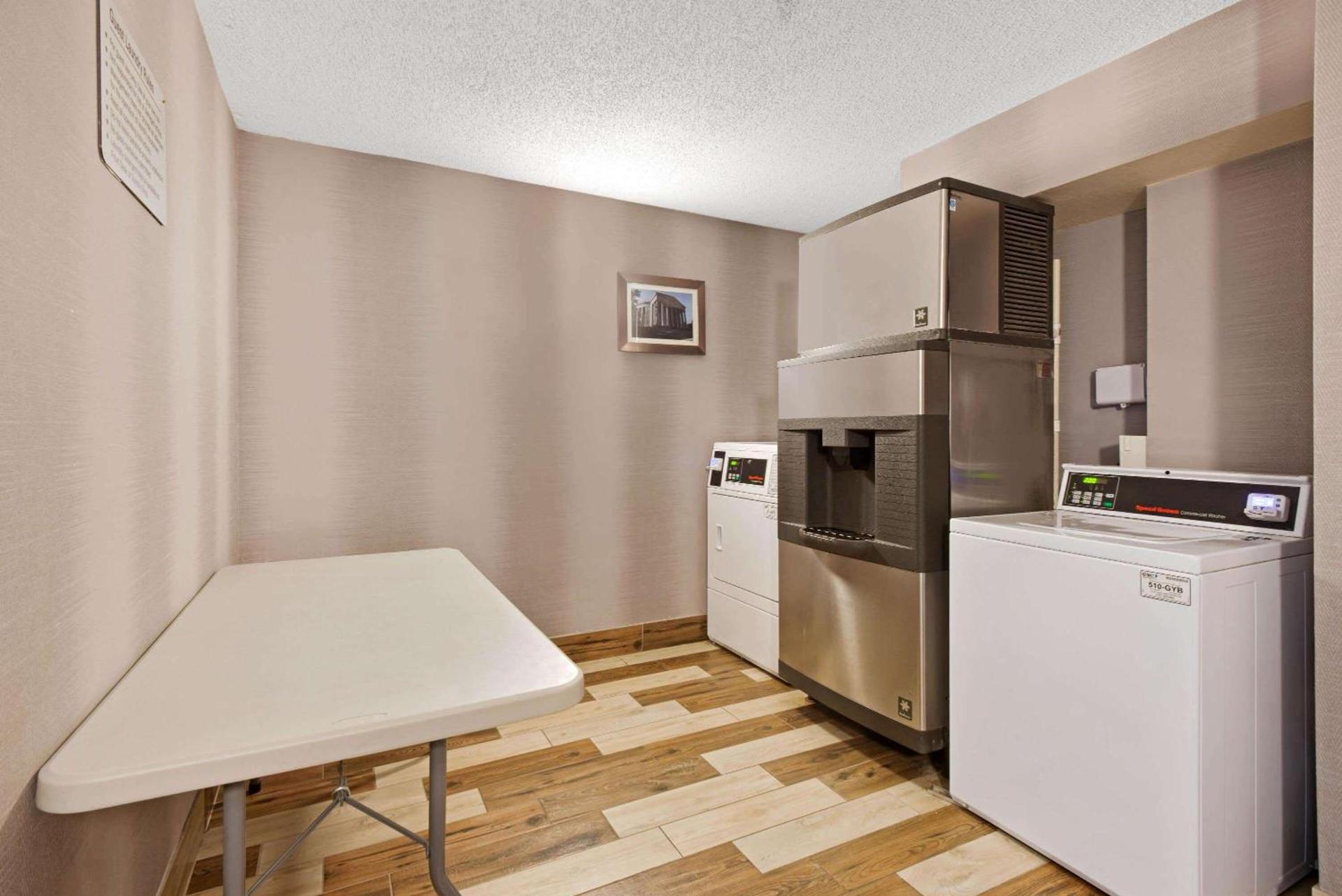 La Quinta Inn & Suites by Wyndham DC Metro Capital Beltway photo 65