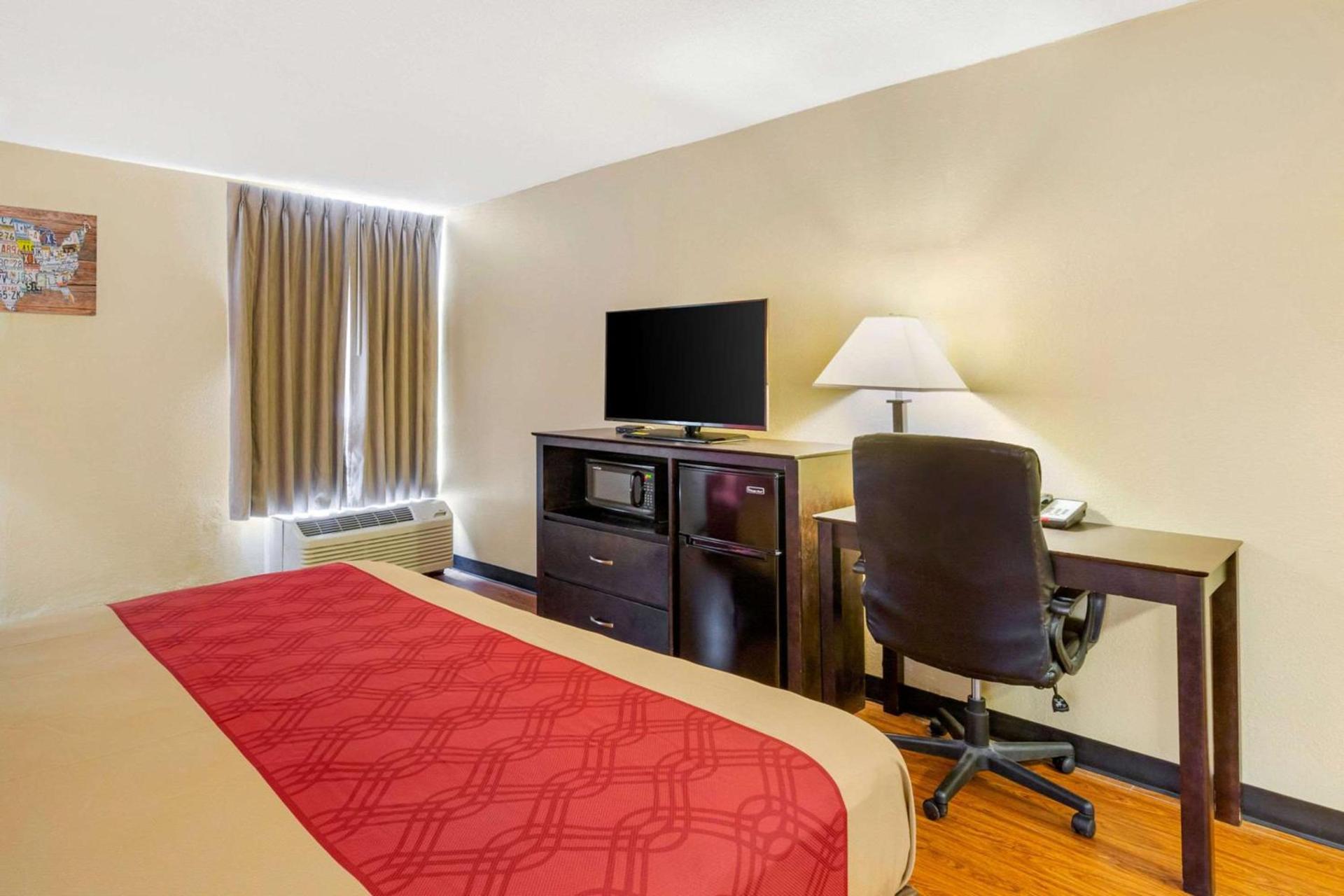 Econo Lodge Burlington I-40 photo 9