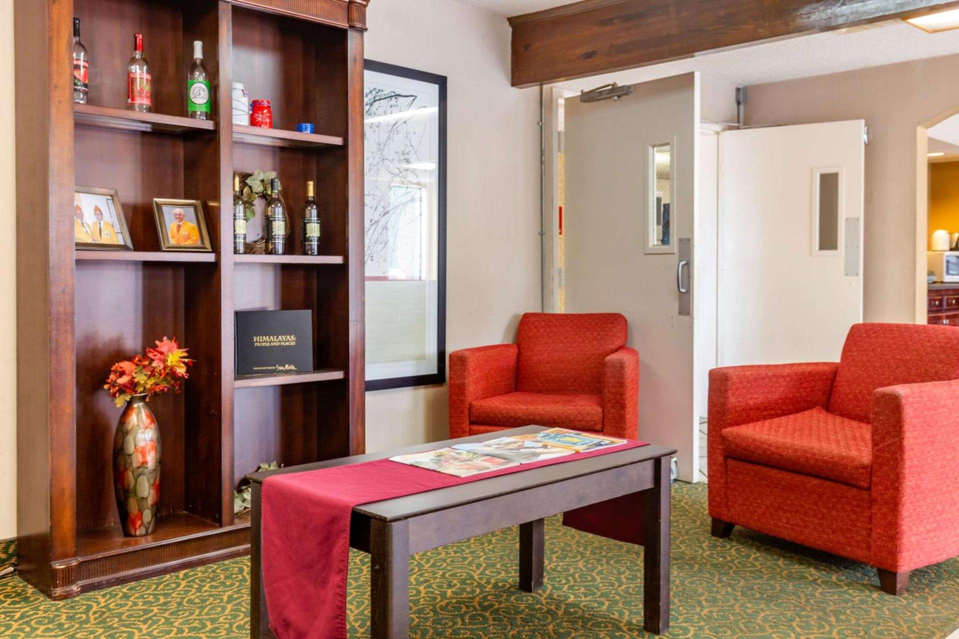 Econo Lodge Burlington I-40 photo 14