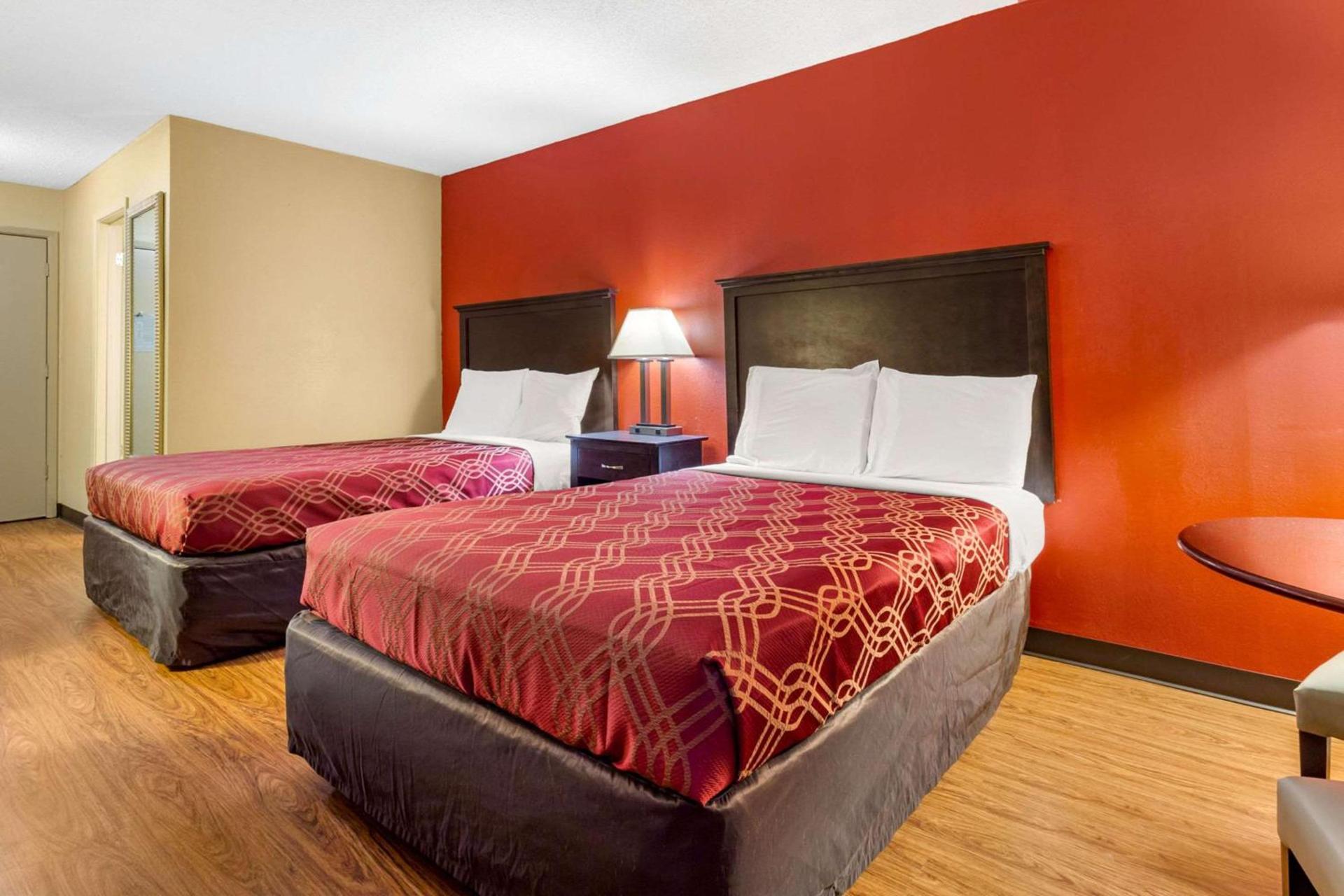 Econo Lodge Burlington I-40 photo 16