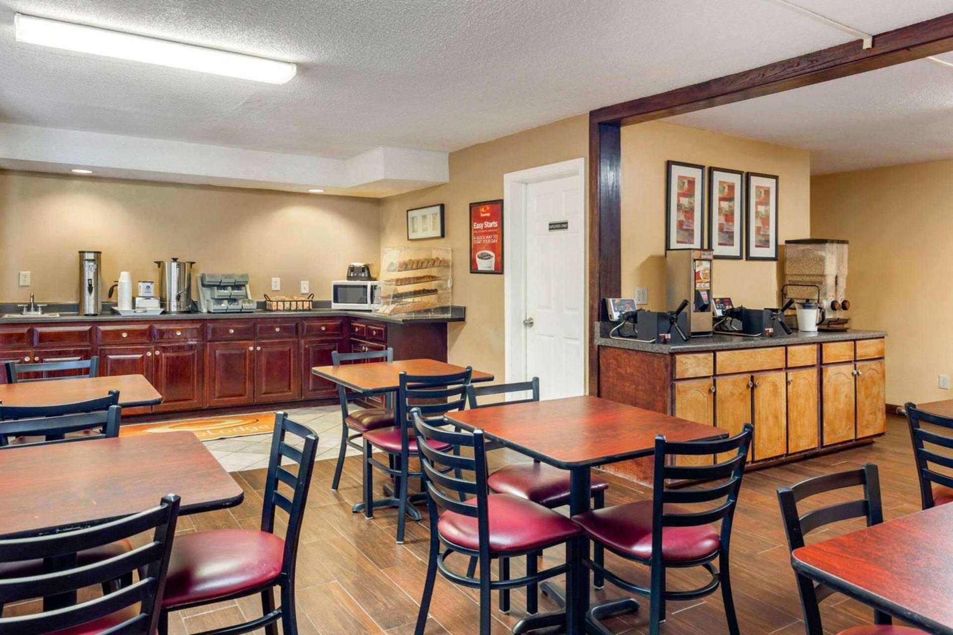 Econo Lodge Burlington I-40 photo 18