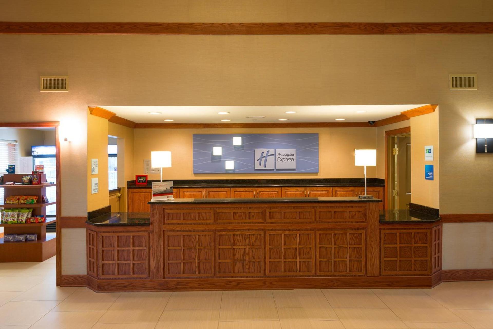 Holiday Inn Express Hotel & Suites Chicago West Roselle by IHG photo 11