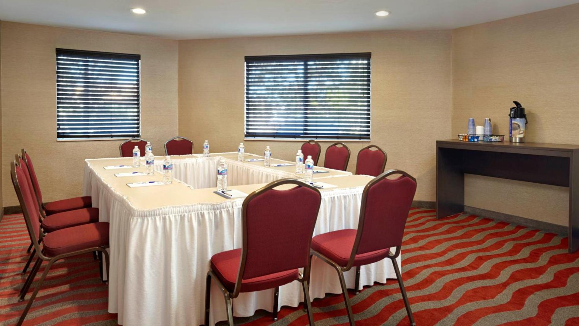 Holiday Inn Express & Suites Naples Downtown - 5th Avenue by IHG photo 47