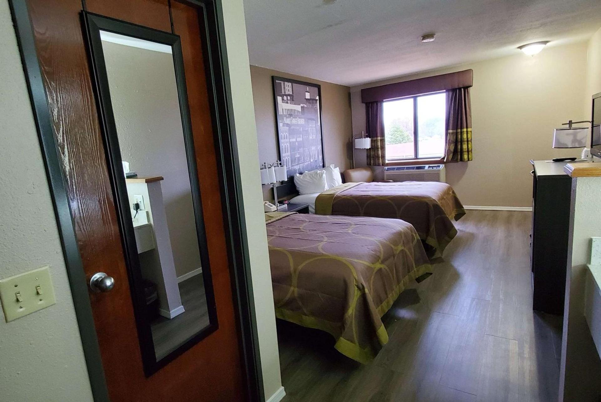 Super 8 by Wyndham Paris photo 6
