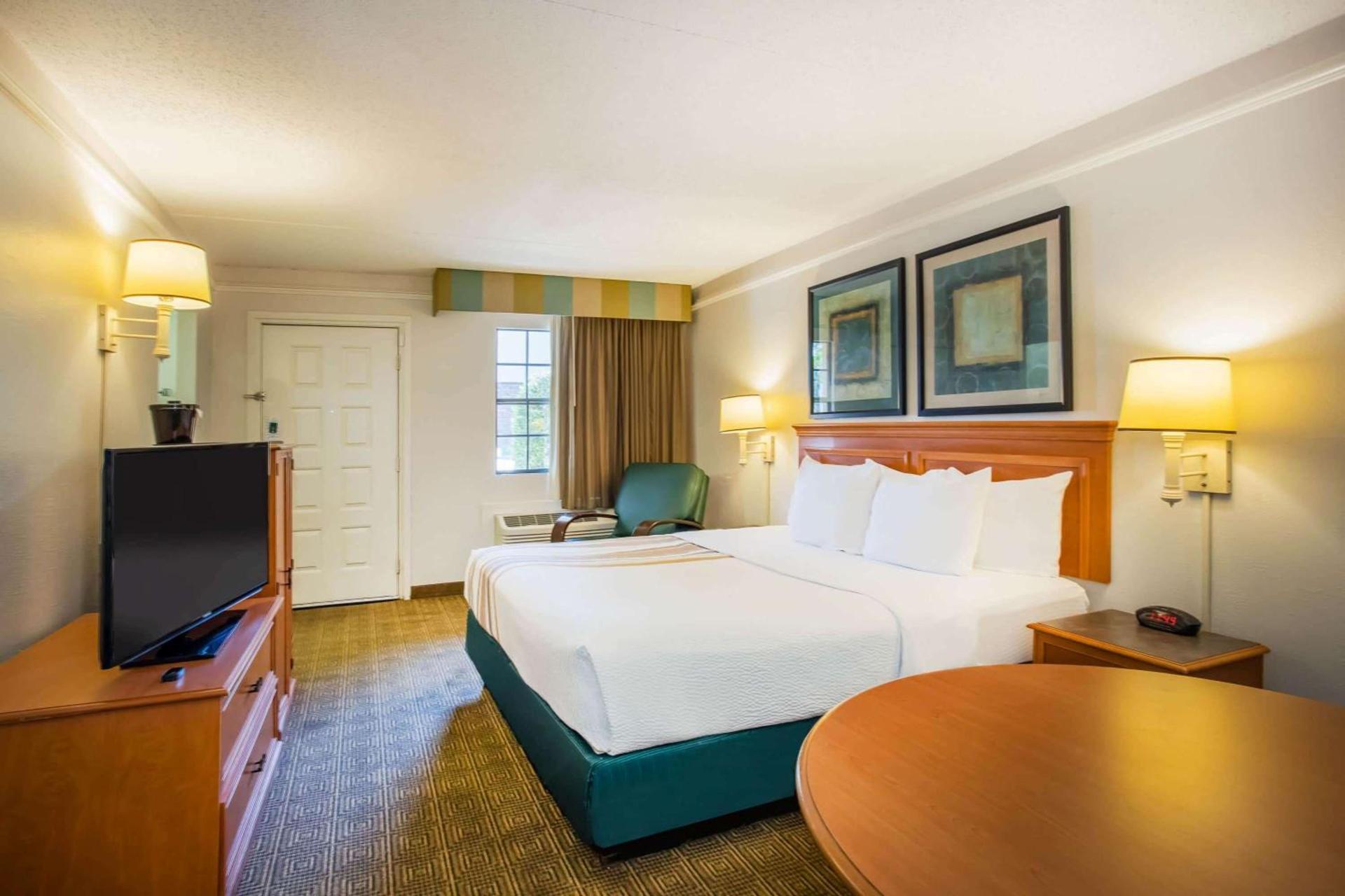 La Quinta Inn by Wyndham Tallahassee North photo 31