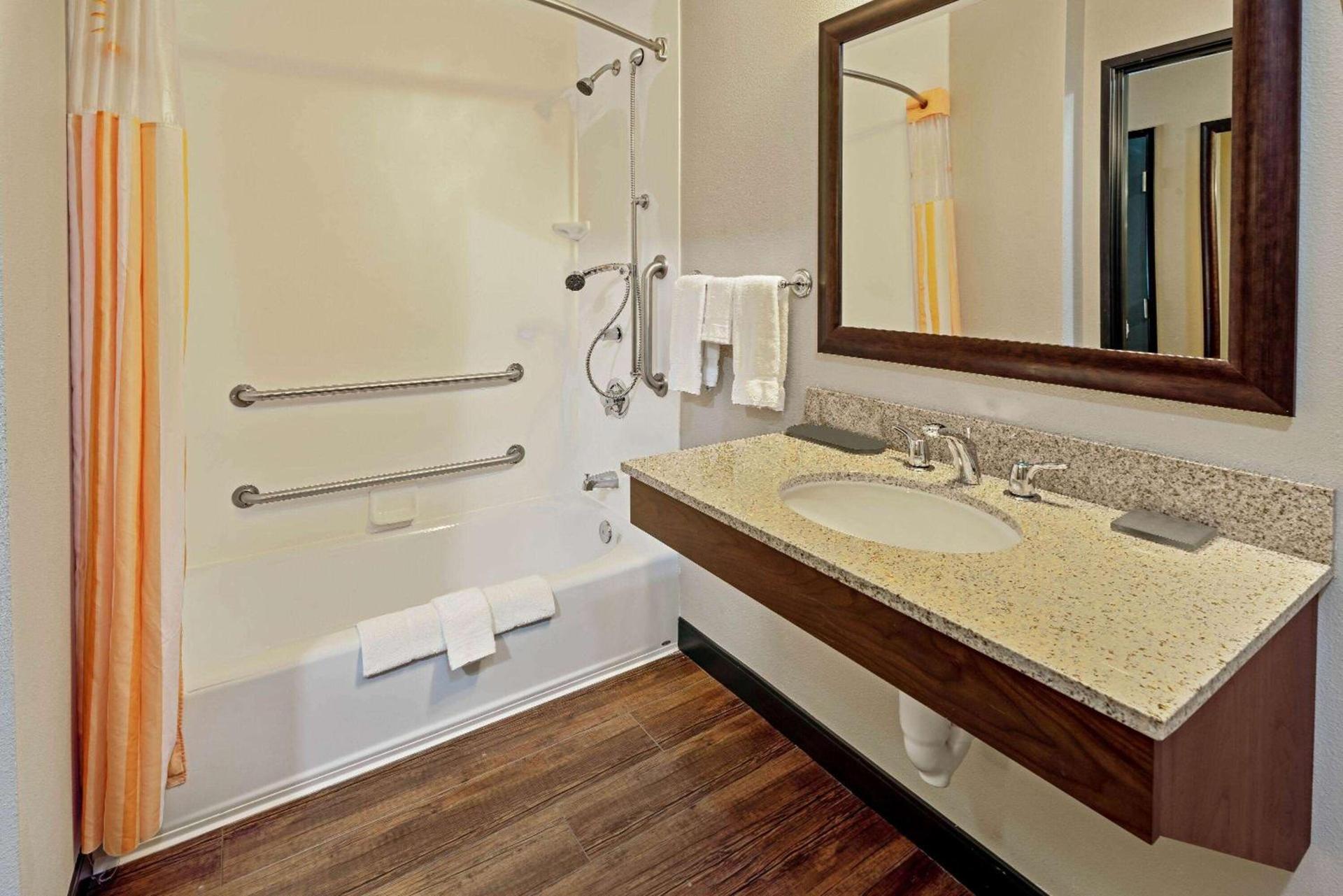 La Quinta by Wyndham Butte photo 13
