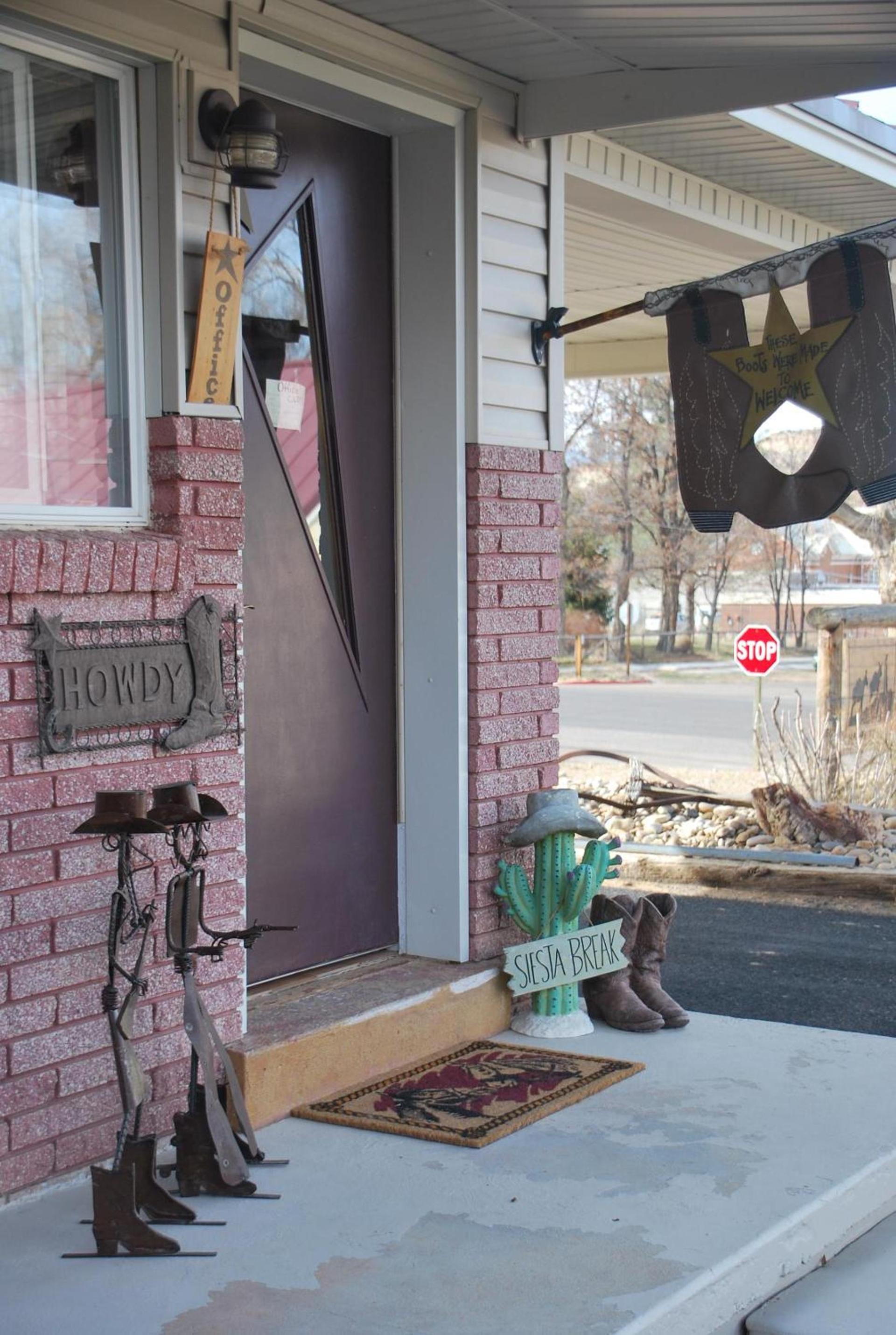 Cowboy Country Inn photo 3