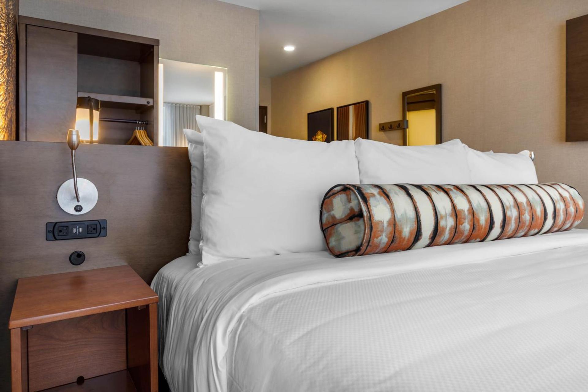 Cambria Hotel Omaha Downtown photo 51