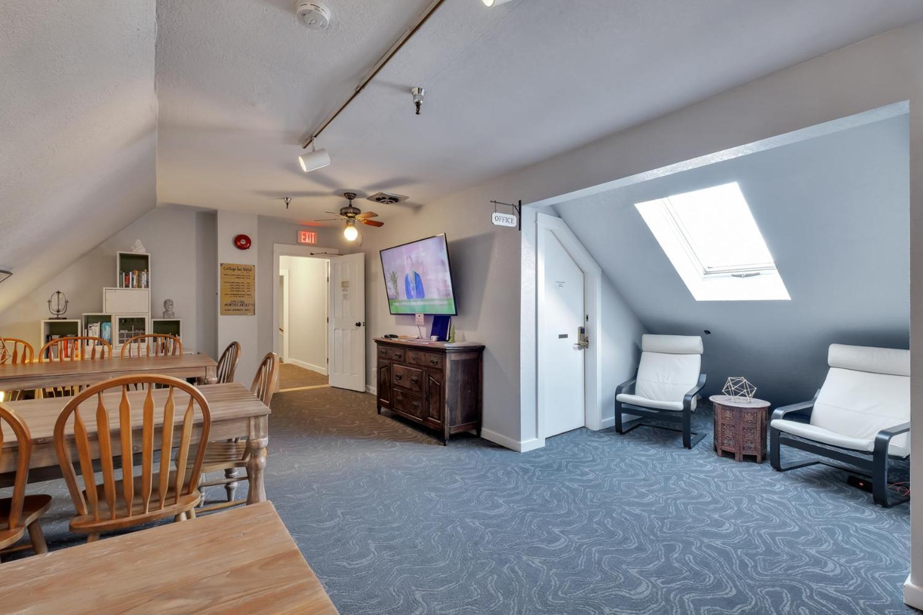College Inn Hotel photo 8