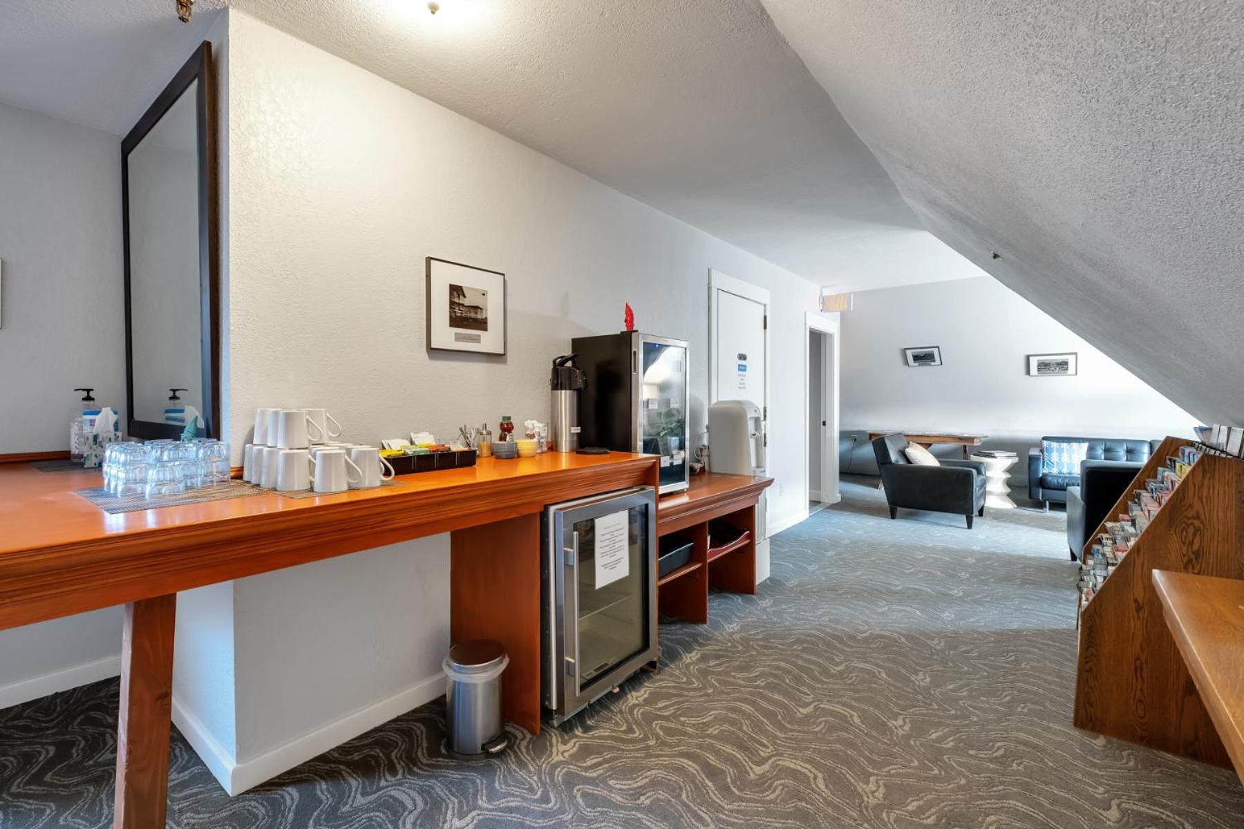 College Inn Hotel photo 10