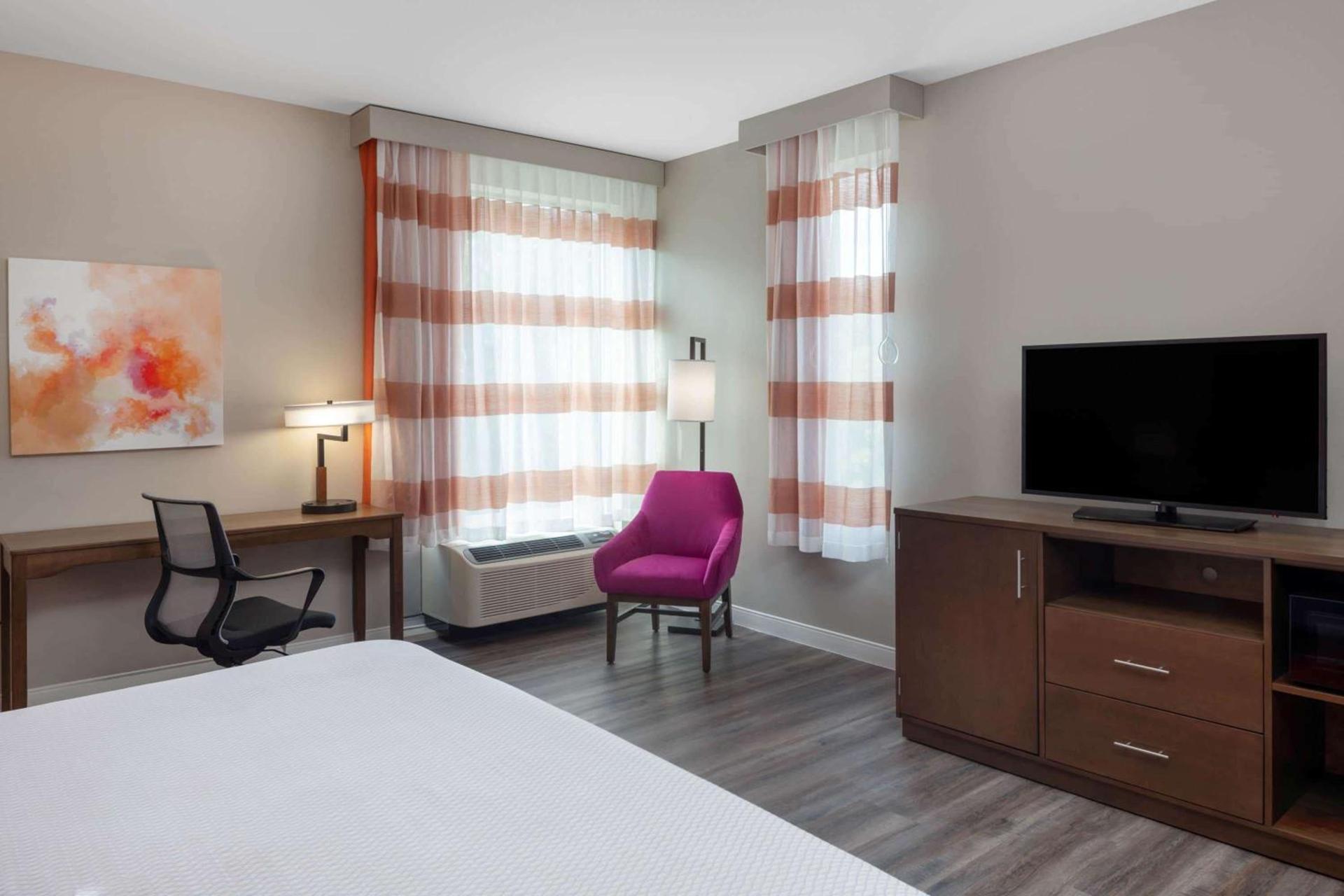 La Quinta by Wyndham Greensboro Airport High Point photo 34
