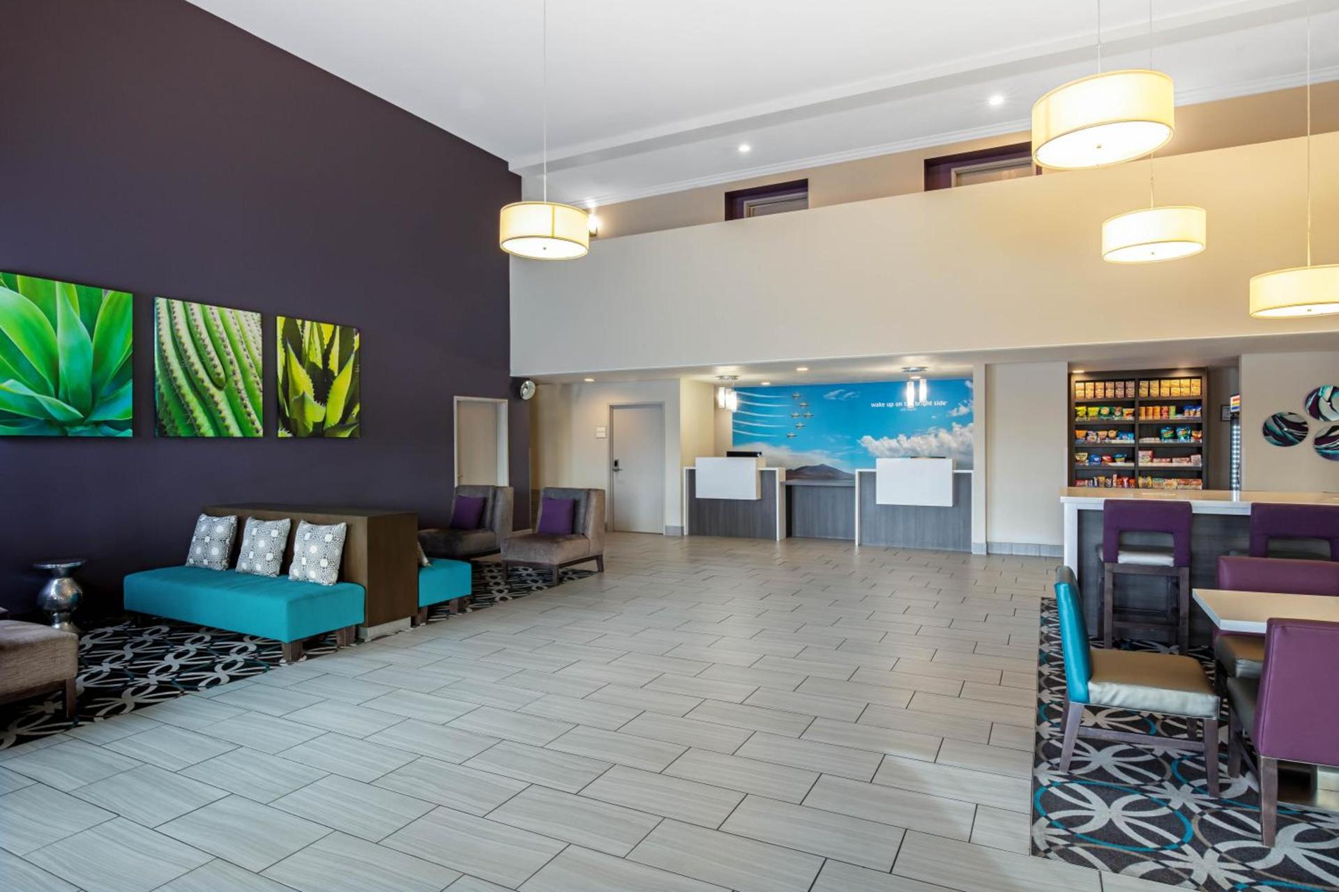 La Quinta Inn & Suites by Wyndham Las Vegas Nellis photo 34