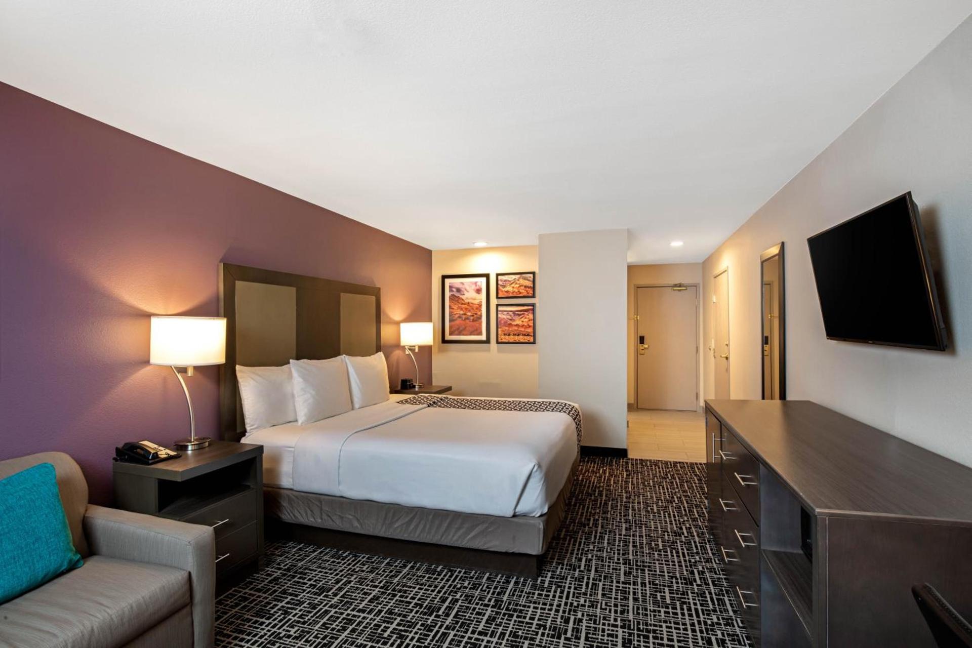 La Quinta Inn & Suites by Wyndham Las Vegas Nellis photo 37