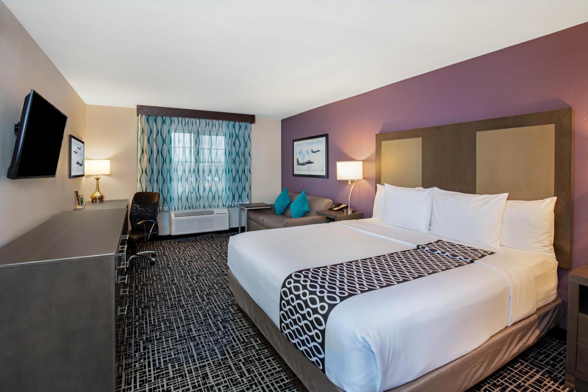 La Quinta Inn & Suites by Wyndham Las Vegas Nellis photo 35