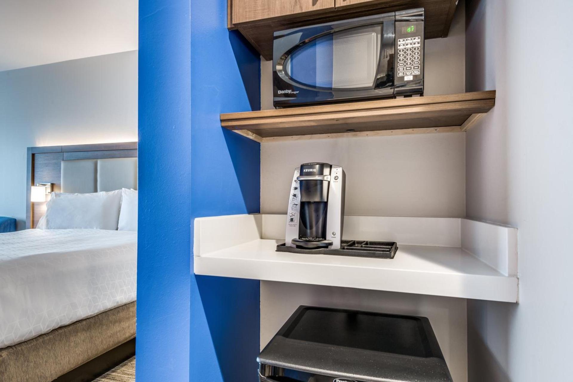 Holiday Inn Express & Suites - Denton South by IHG photo 54