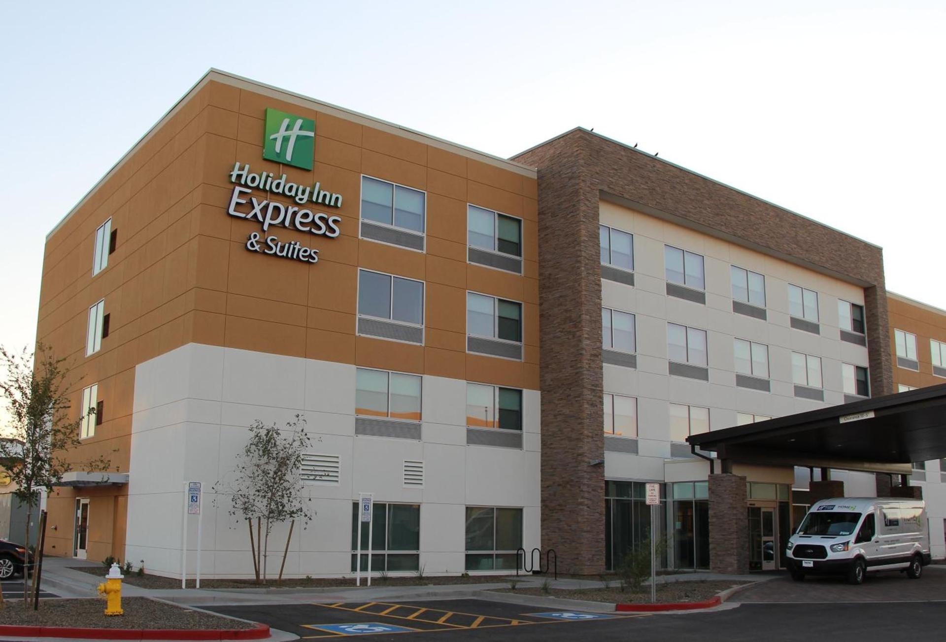 Holiday Inn Express & Suites - Phoenix - Airport North by IHG photo 34