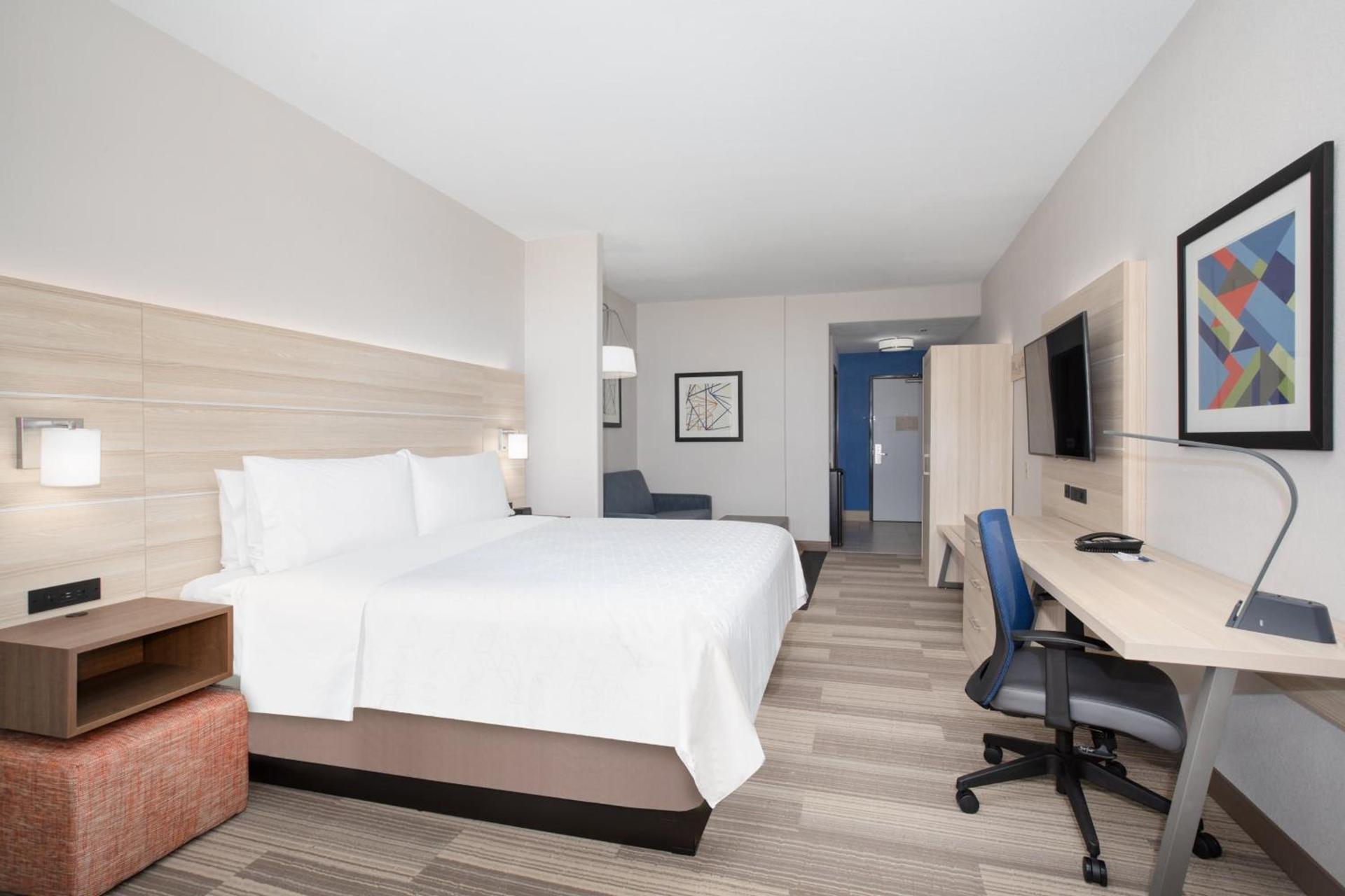 Holiday Inn Express & Suites Phoenix Glendale Dist by IHG photo 42