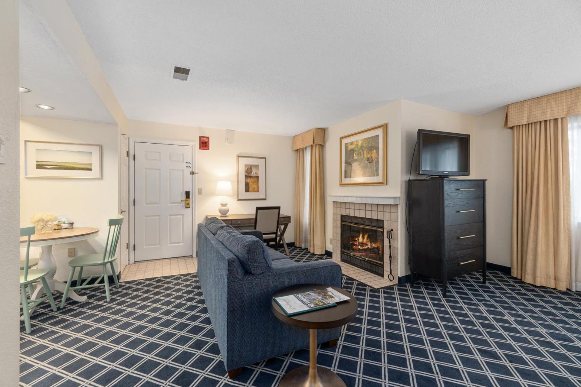 Residences at Daniel Webster photo 55