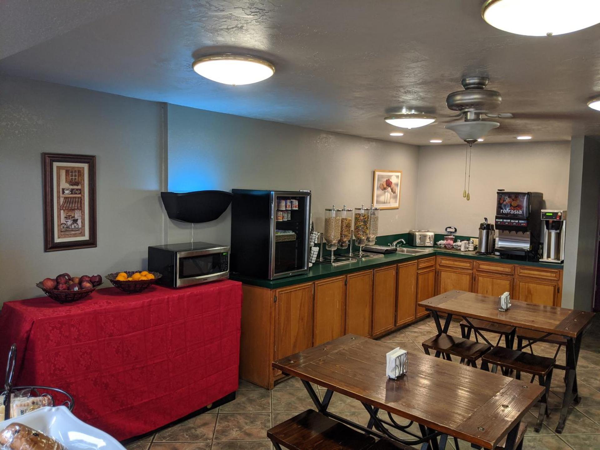 Atrium Inn photo 11