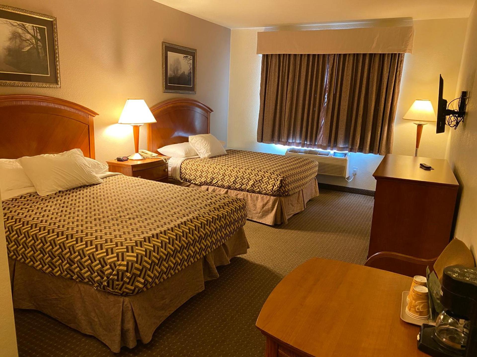 A Riverside Inn Travelodge by Wyndham photo 26