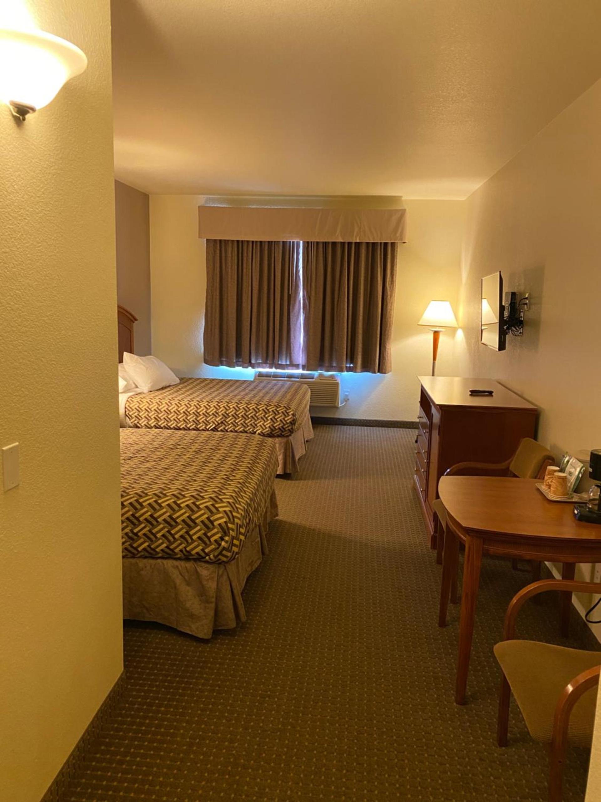 A Riverside Inn Travelodge by Wyndham photo 38