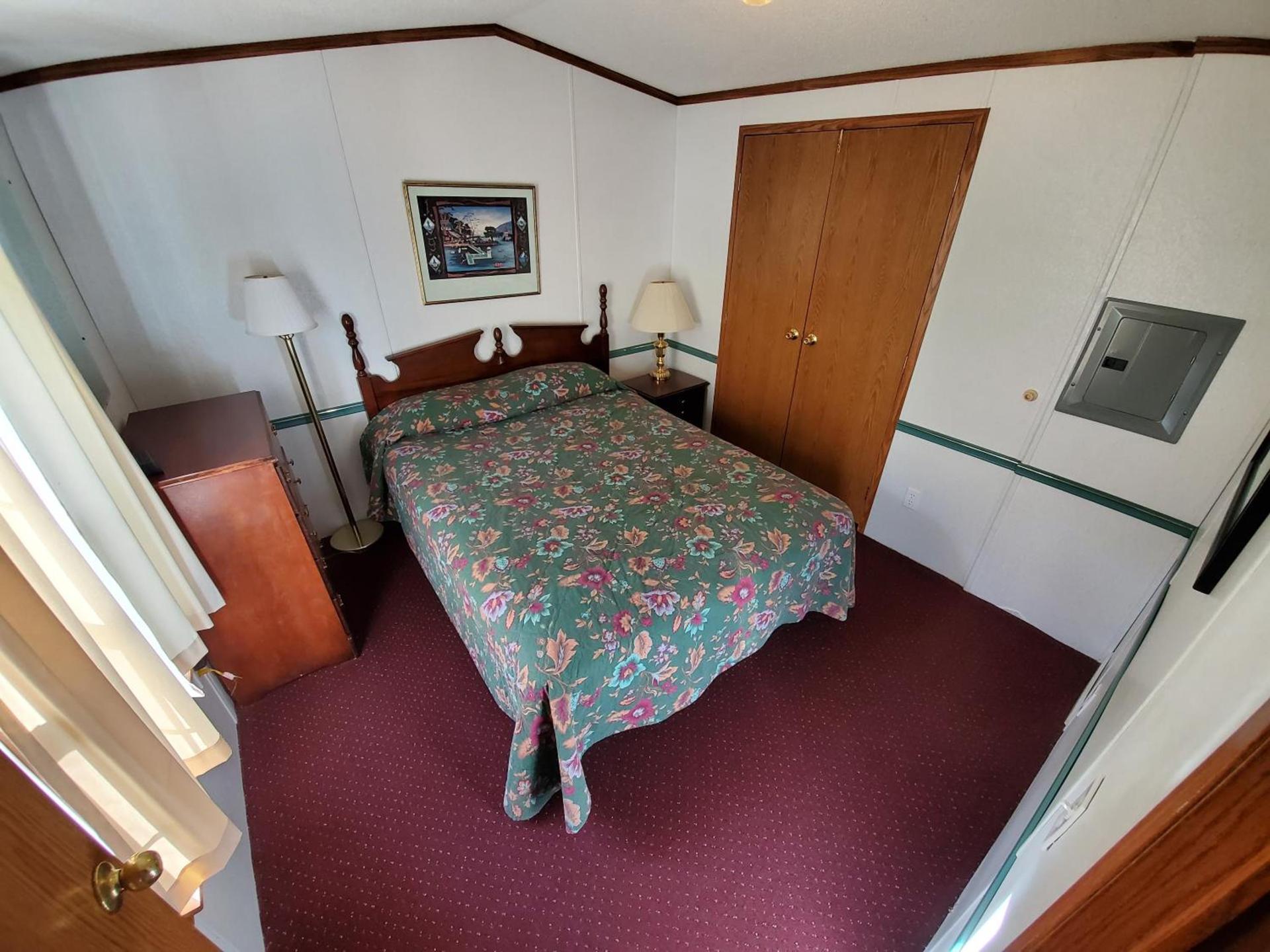 Lake View Motel photo 22