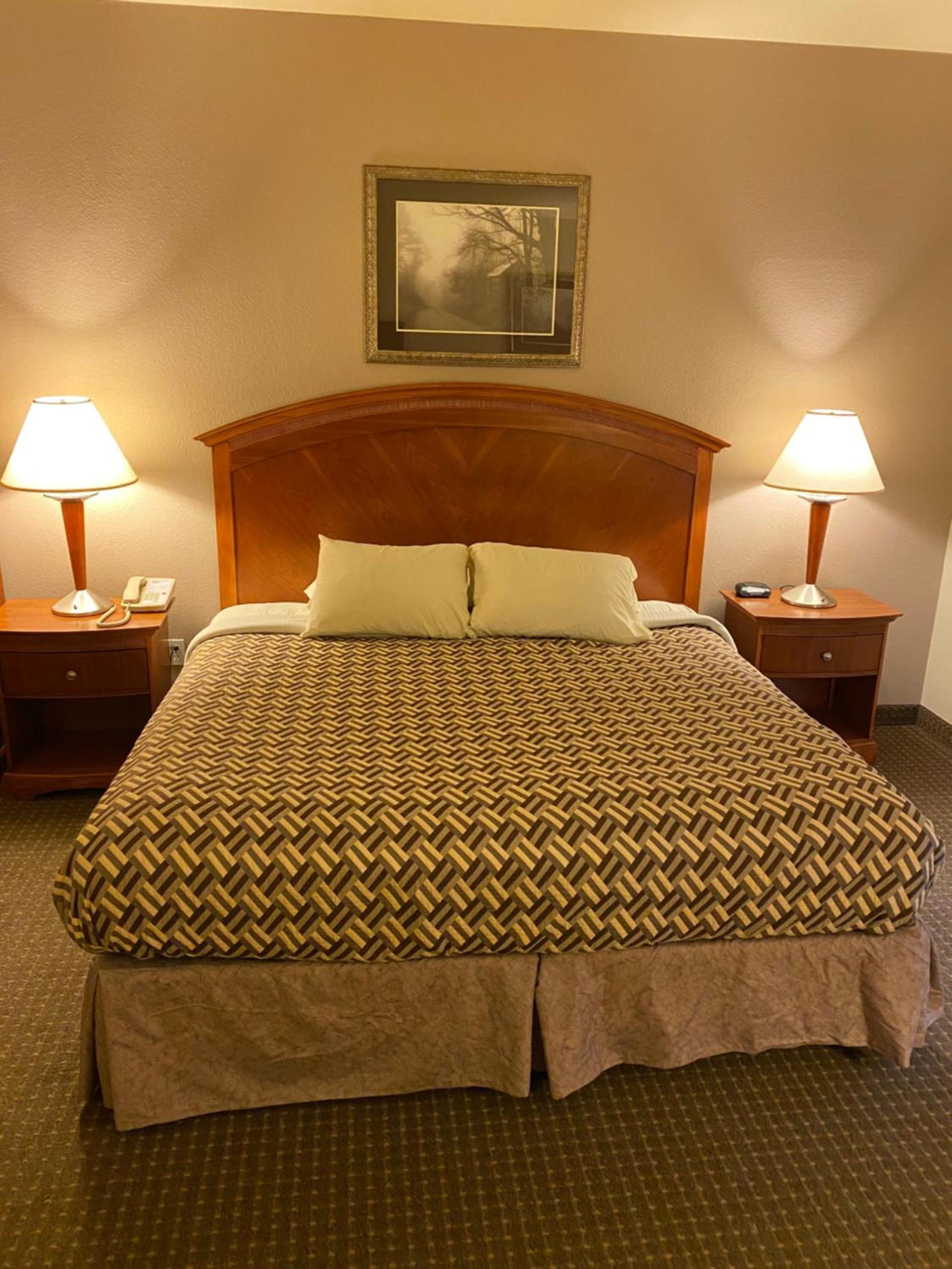 A Riverside Inn Travelodge by Wyndham photo 30
