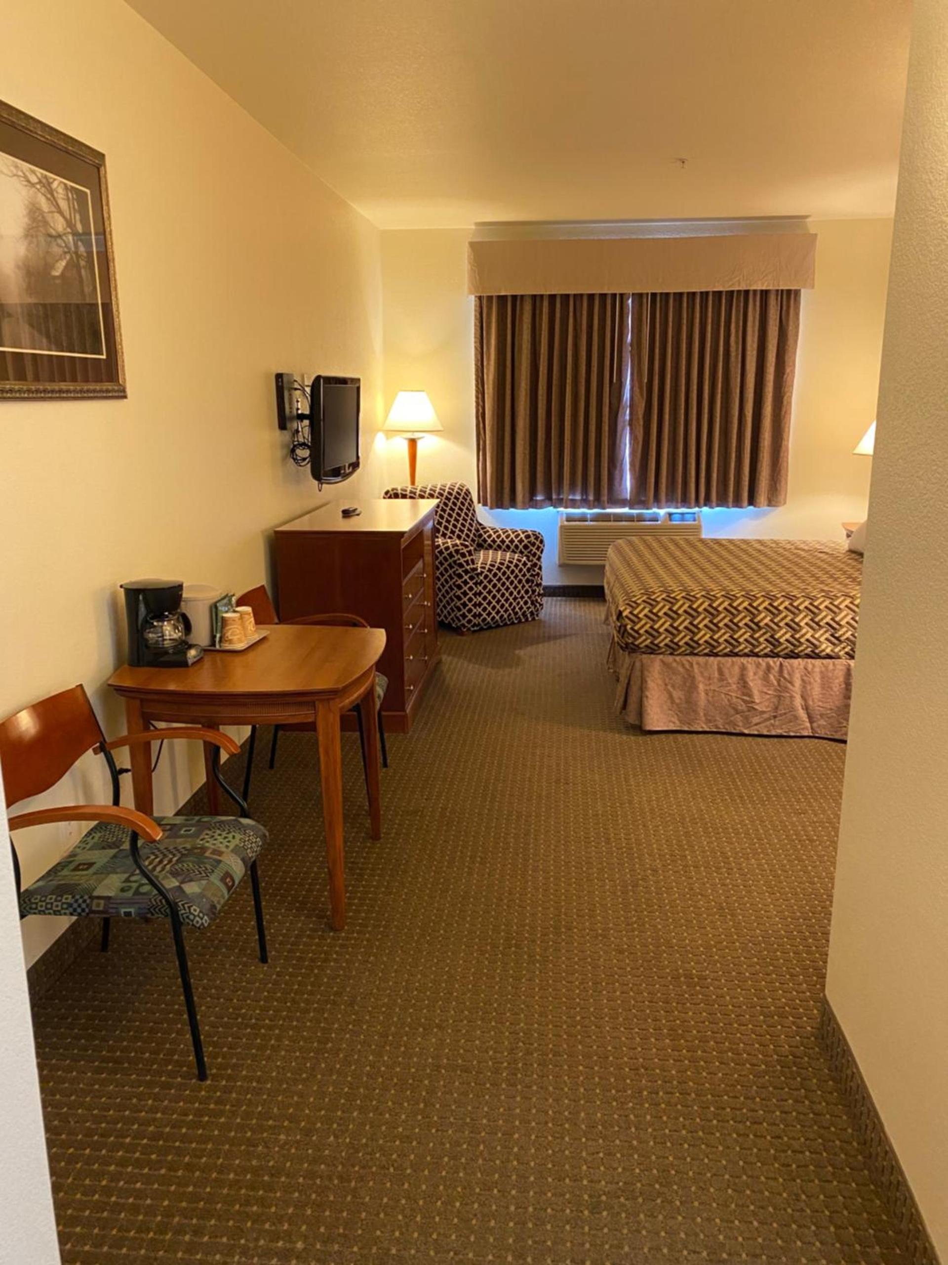 A Riverside Inn Travelodge by Wyndham photo 27