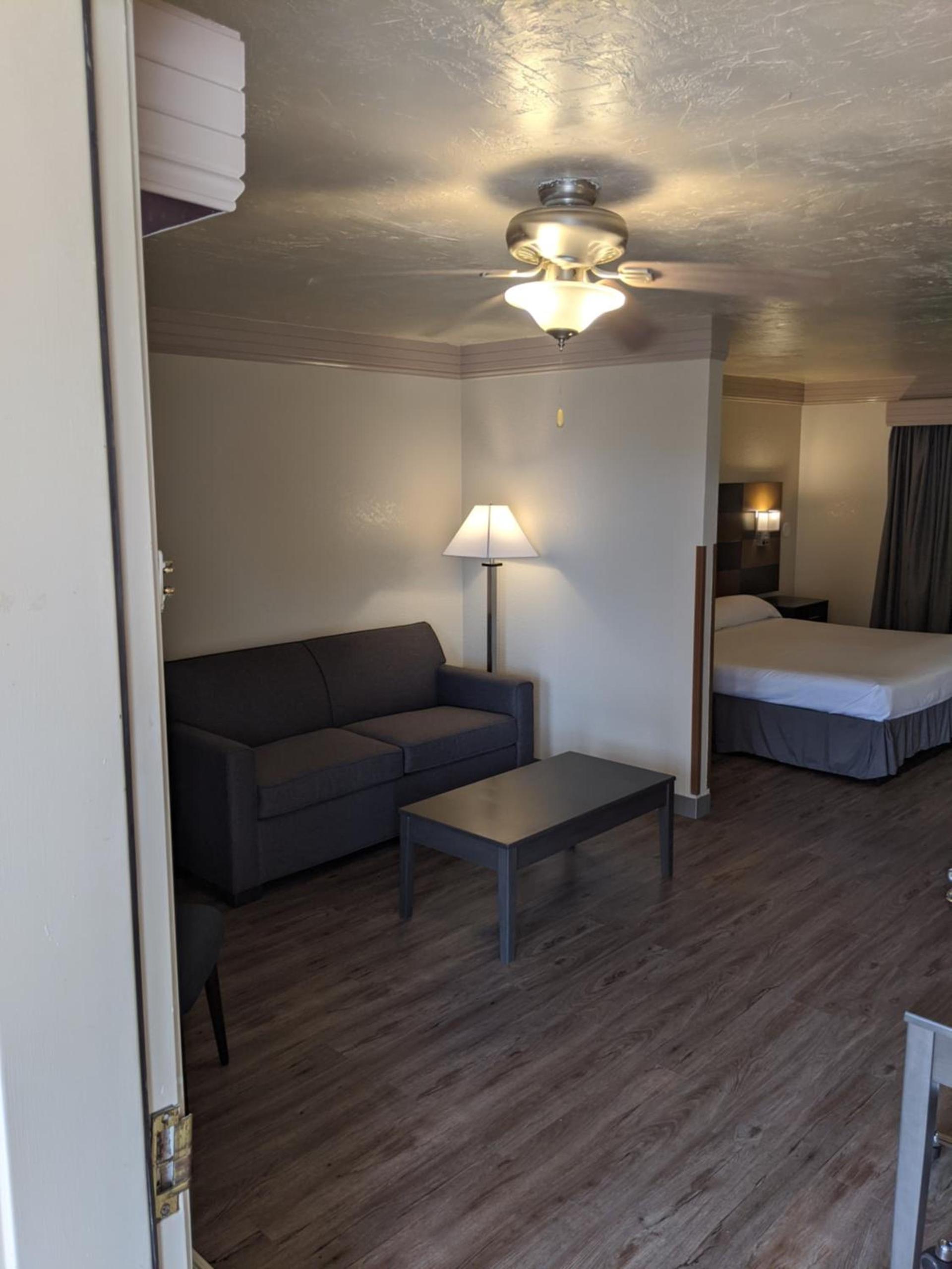 Atrium Inn photo 5