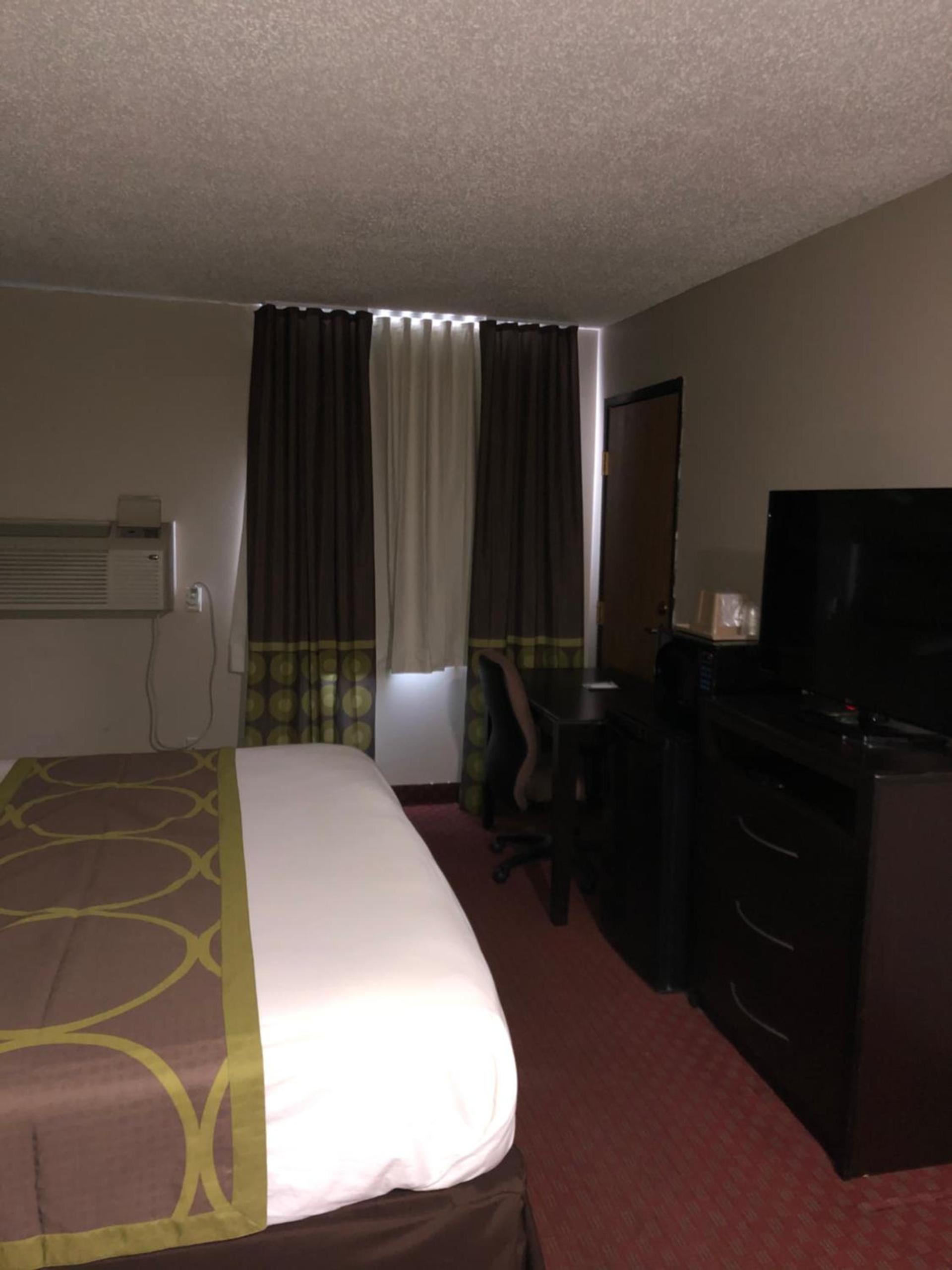 Super 8 by Wyndham Omaha SW photo 8