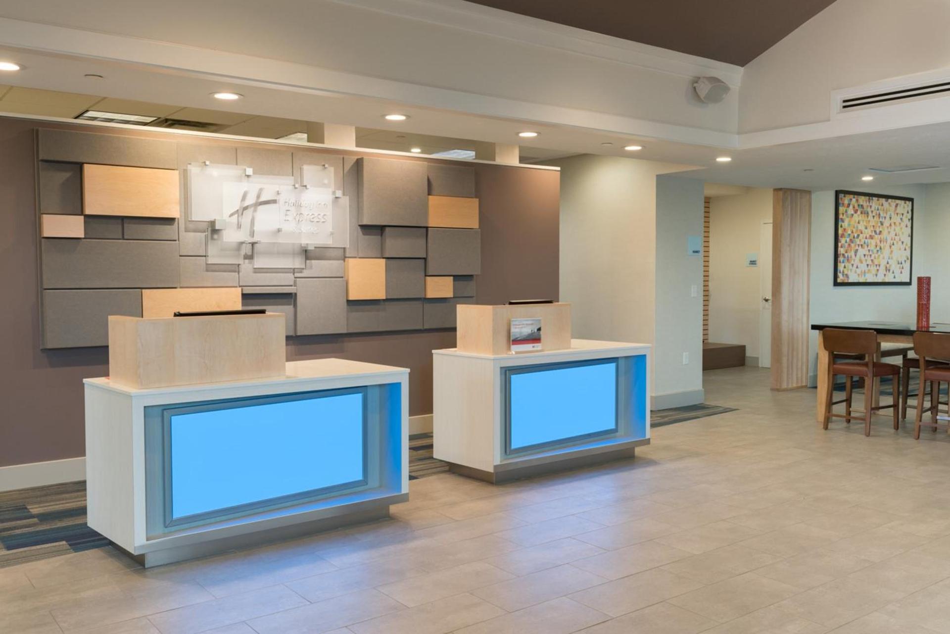 Holiday Inn Express & Suites Springfield by IHG photo 11