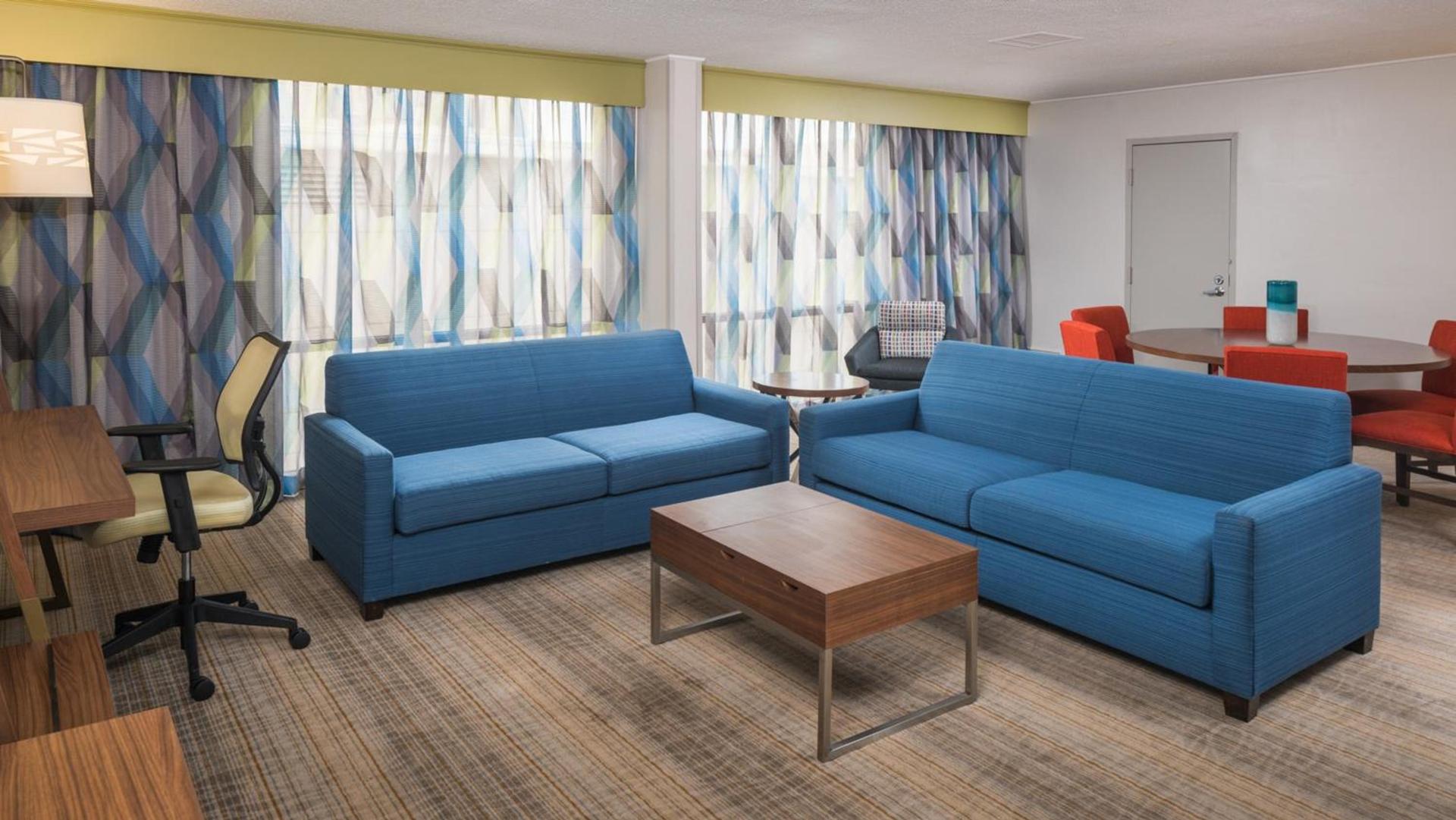 Holiday Inn Express & Suites Springfield by IHG photo 32