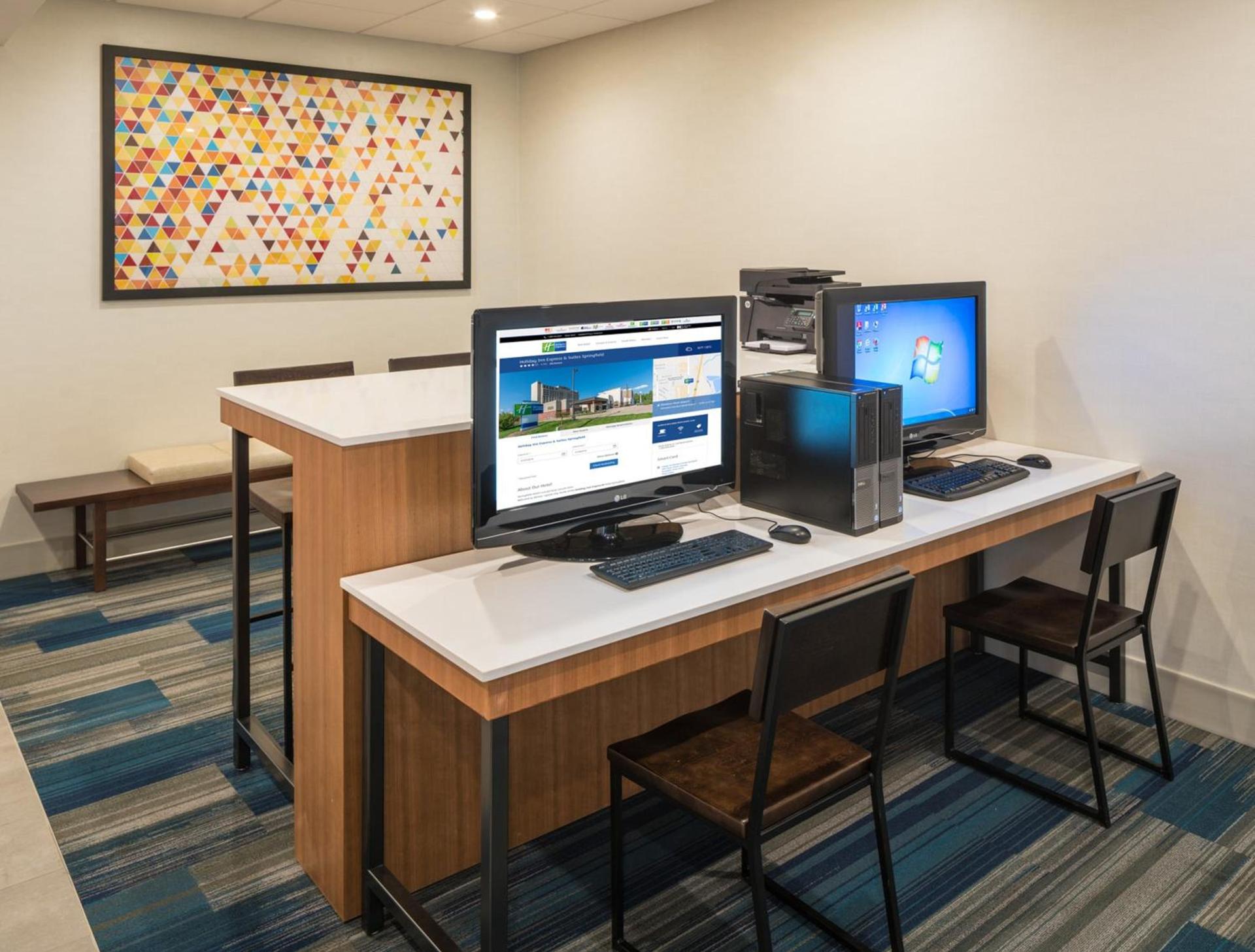 Holiday Inn Express & Suites Springfield by IHG photo 12