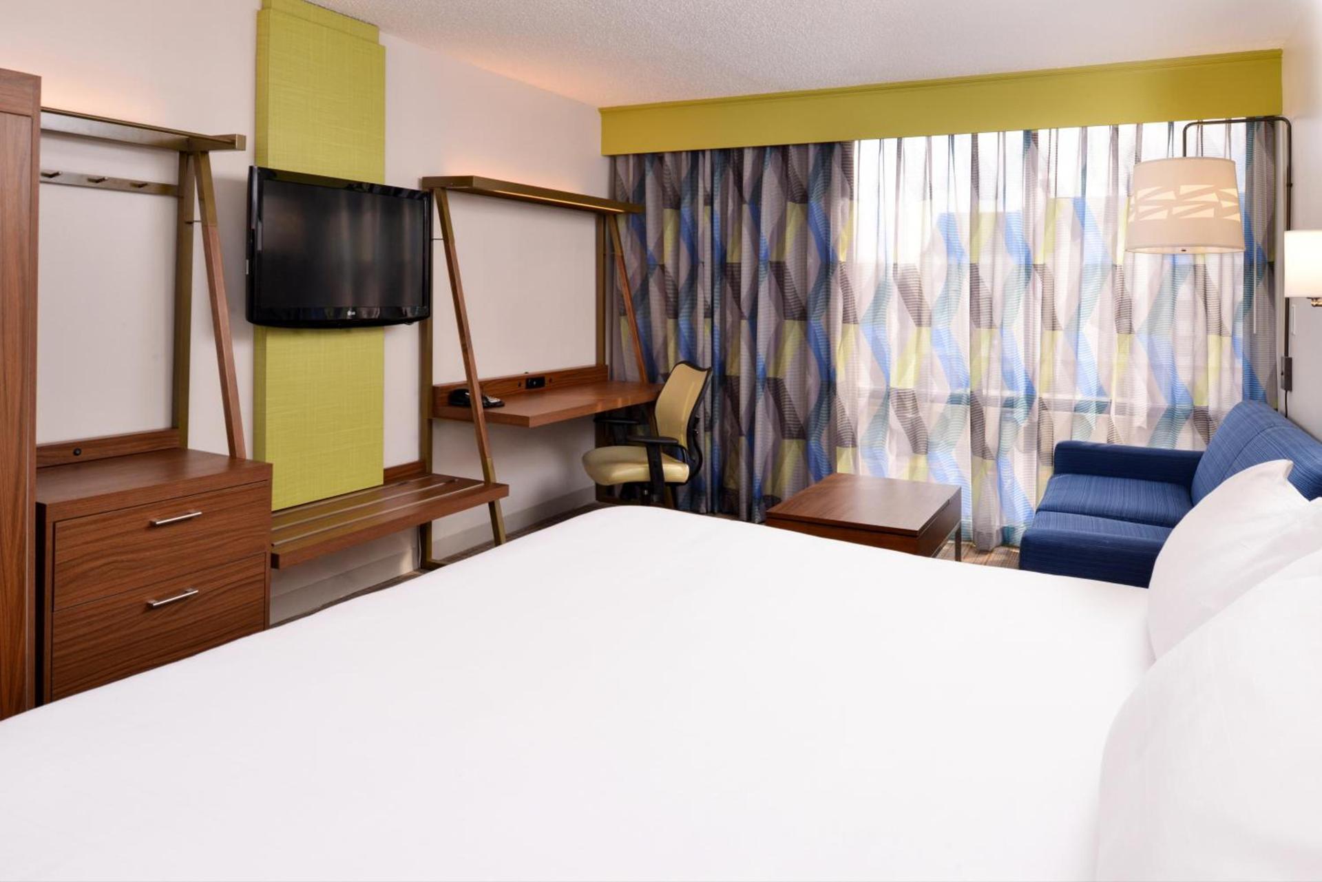 Holiday Inn Express & Suites Springfield by IHG photo 45