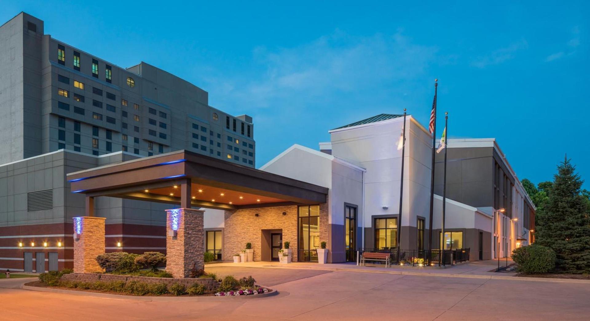 Holiday Inn Express & Suites Springfield by IHG photo 1