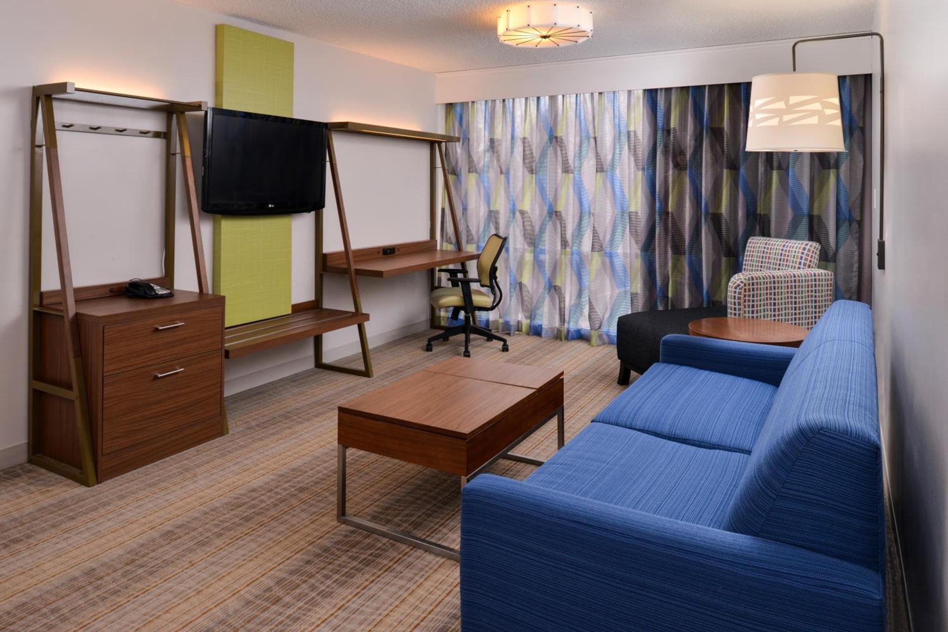 Holiday Inn Express & Suites Springfield by IHG photo 28