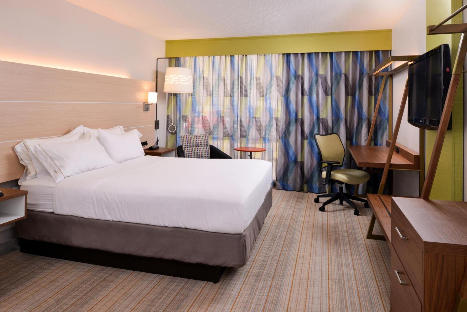 Holiday Inn Express & Suites Springfield by IHG photo 23