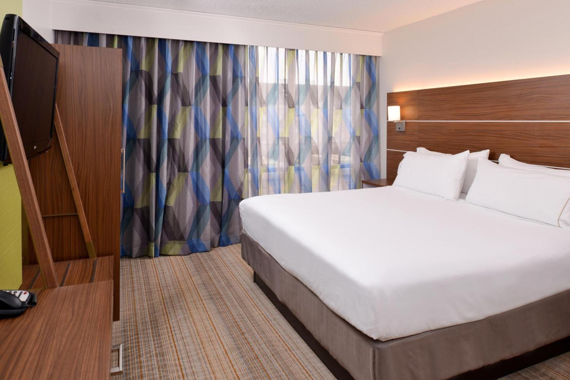 Holiday Inn Express & Suites Springfield by IHG photo 29