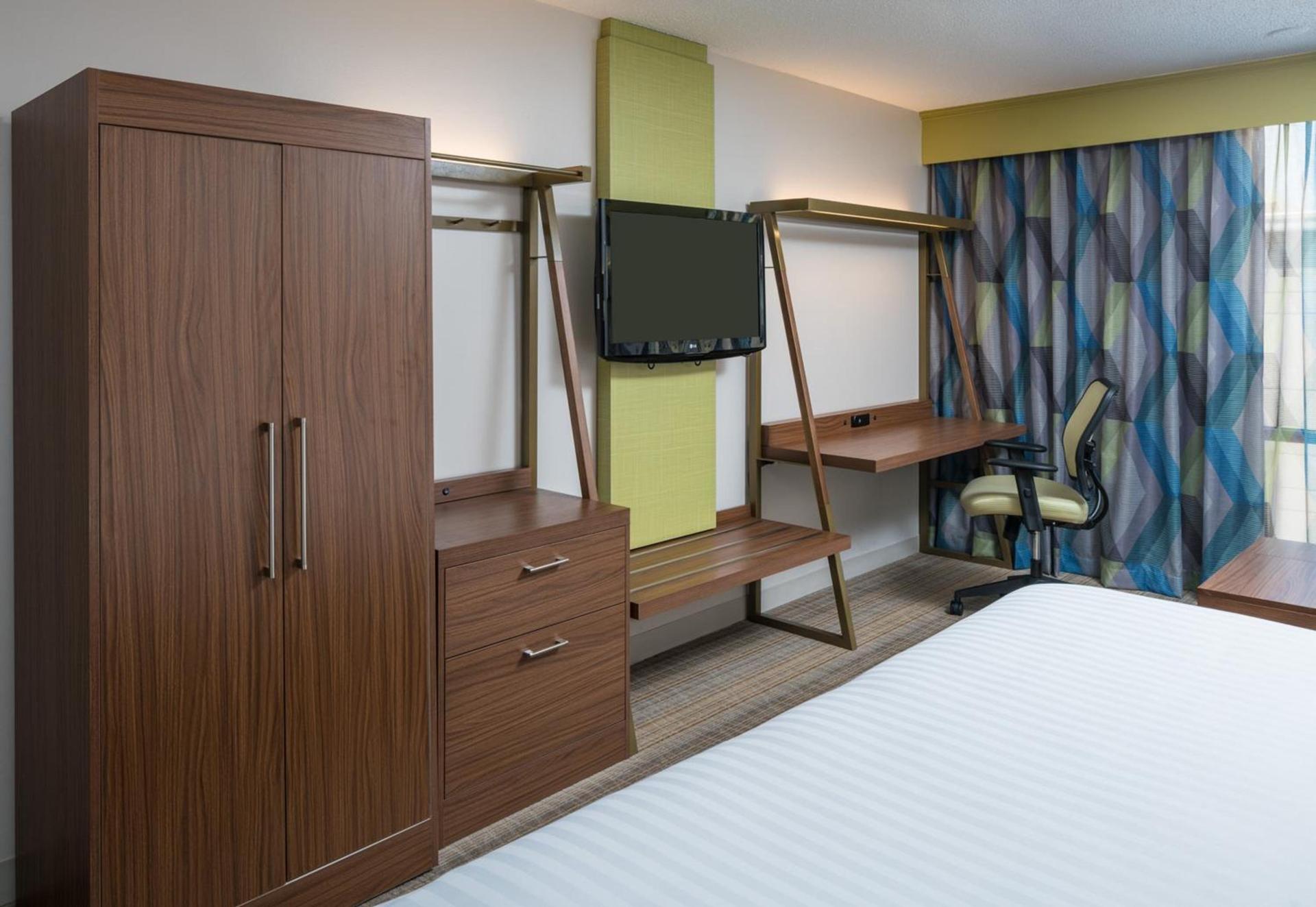 Holiday Inn Express & Suites Springfield by IHG photo 21
