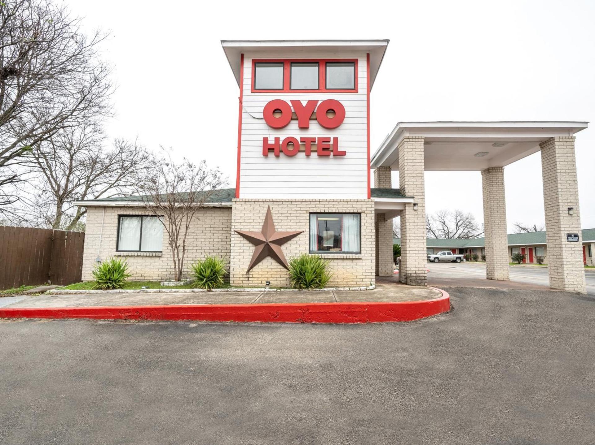 OYO Hotel San Antonio near AT&T Center photo 1