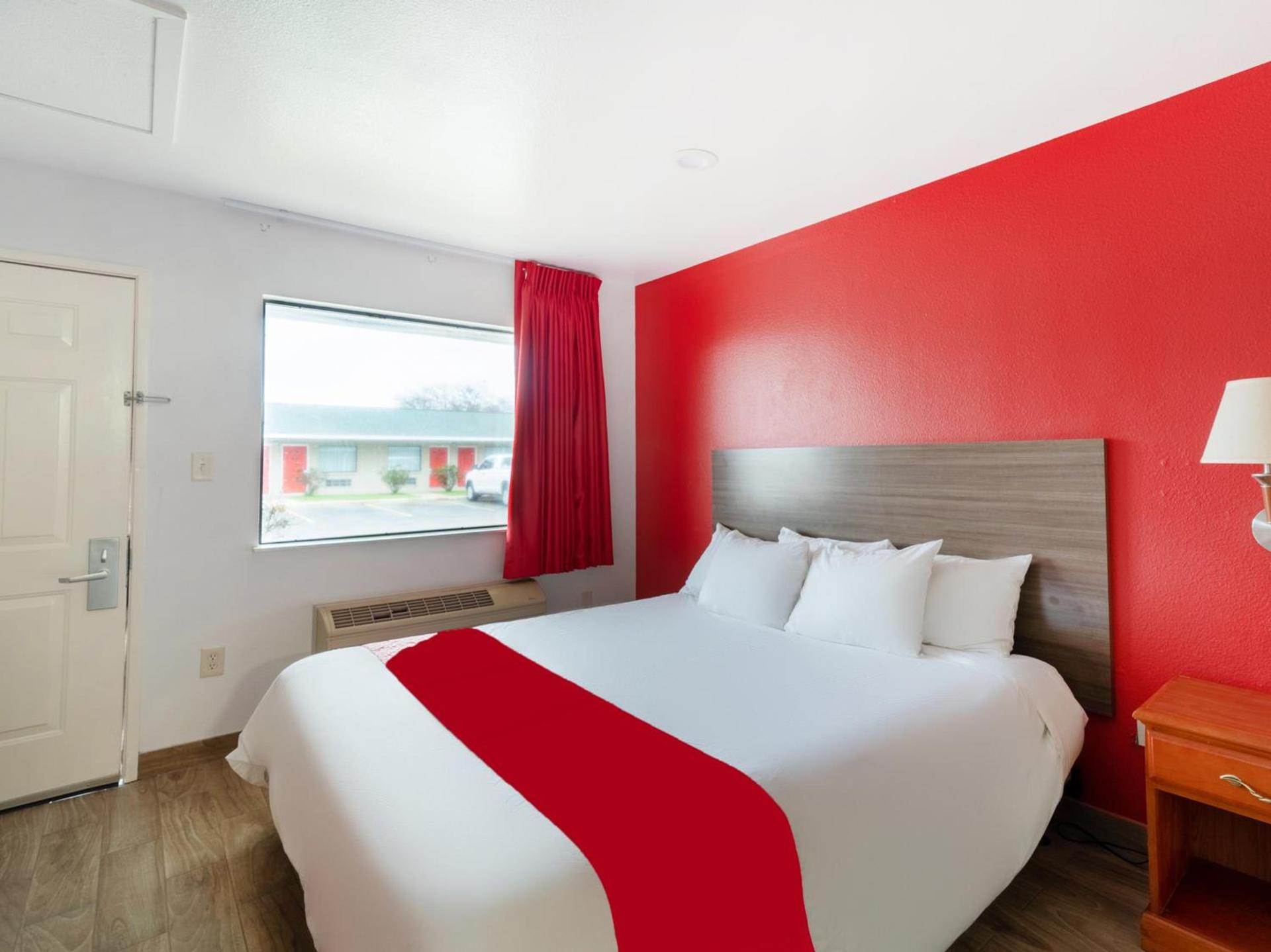 OYO Hotel San Antonio near AT&T Center photo 11