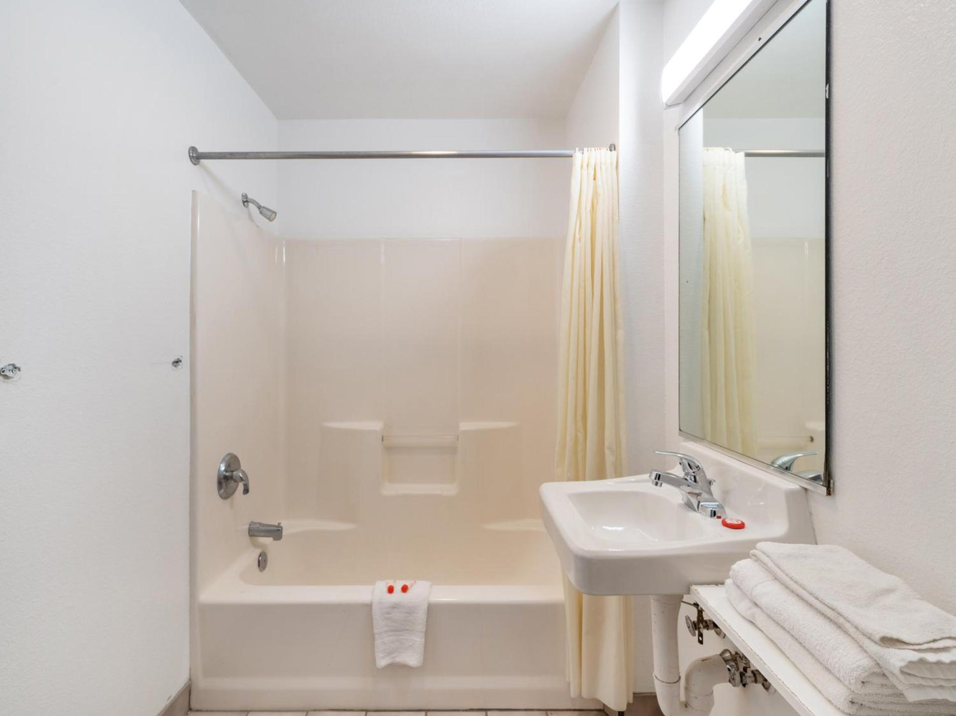 OYO Hotel San Antonio near AT&T Center photo 19