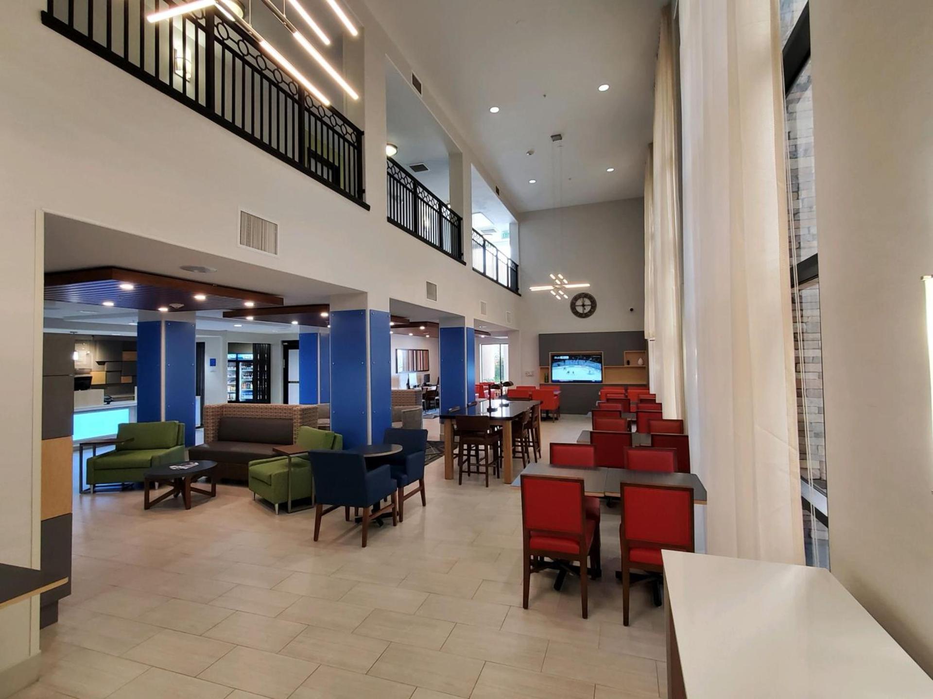 Holiday Inn Express & Suites Phoenix Glendale Dist by IHG photo 24